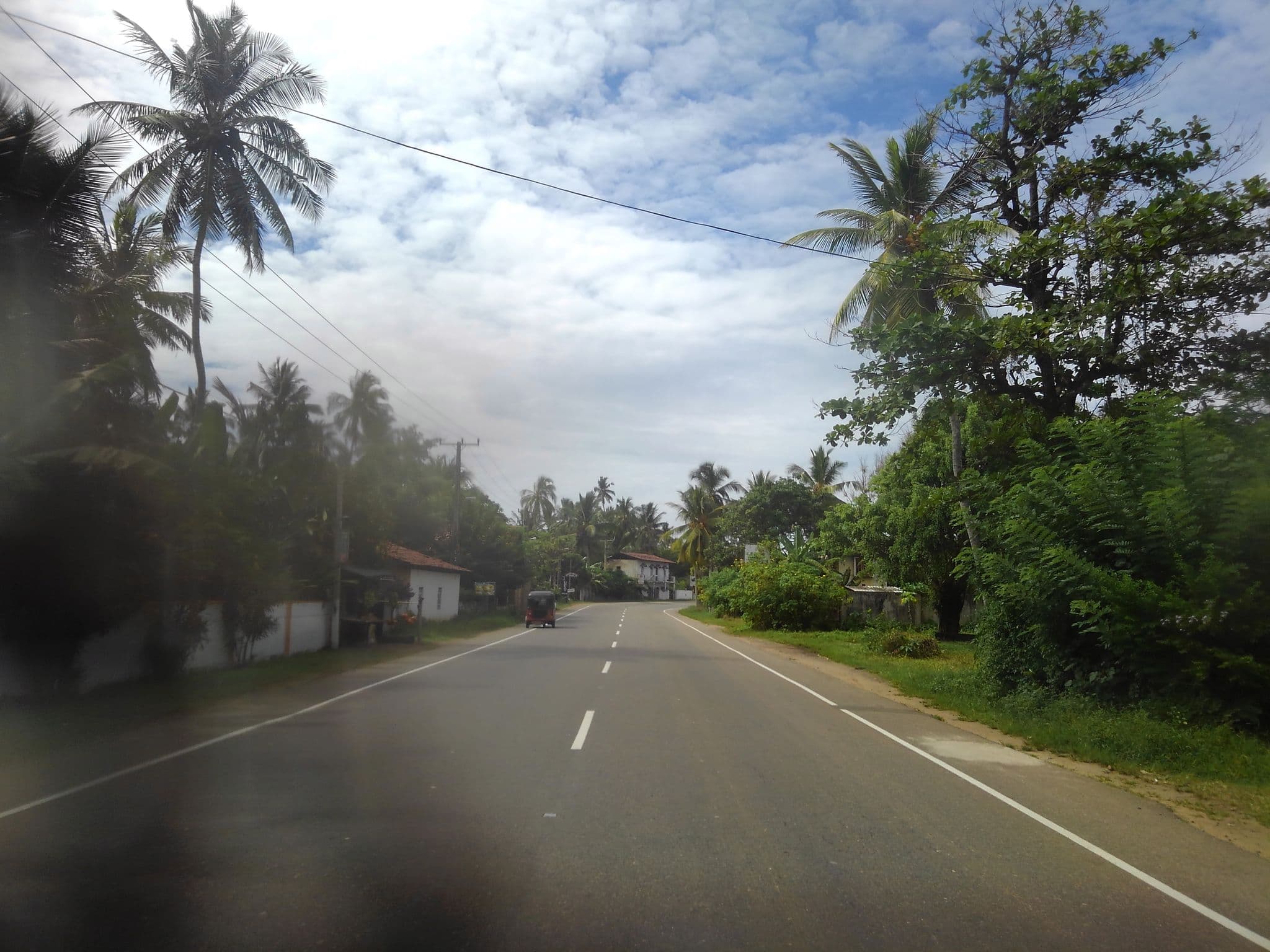 Street view near Orange Boom Villa, Hikkaduwa