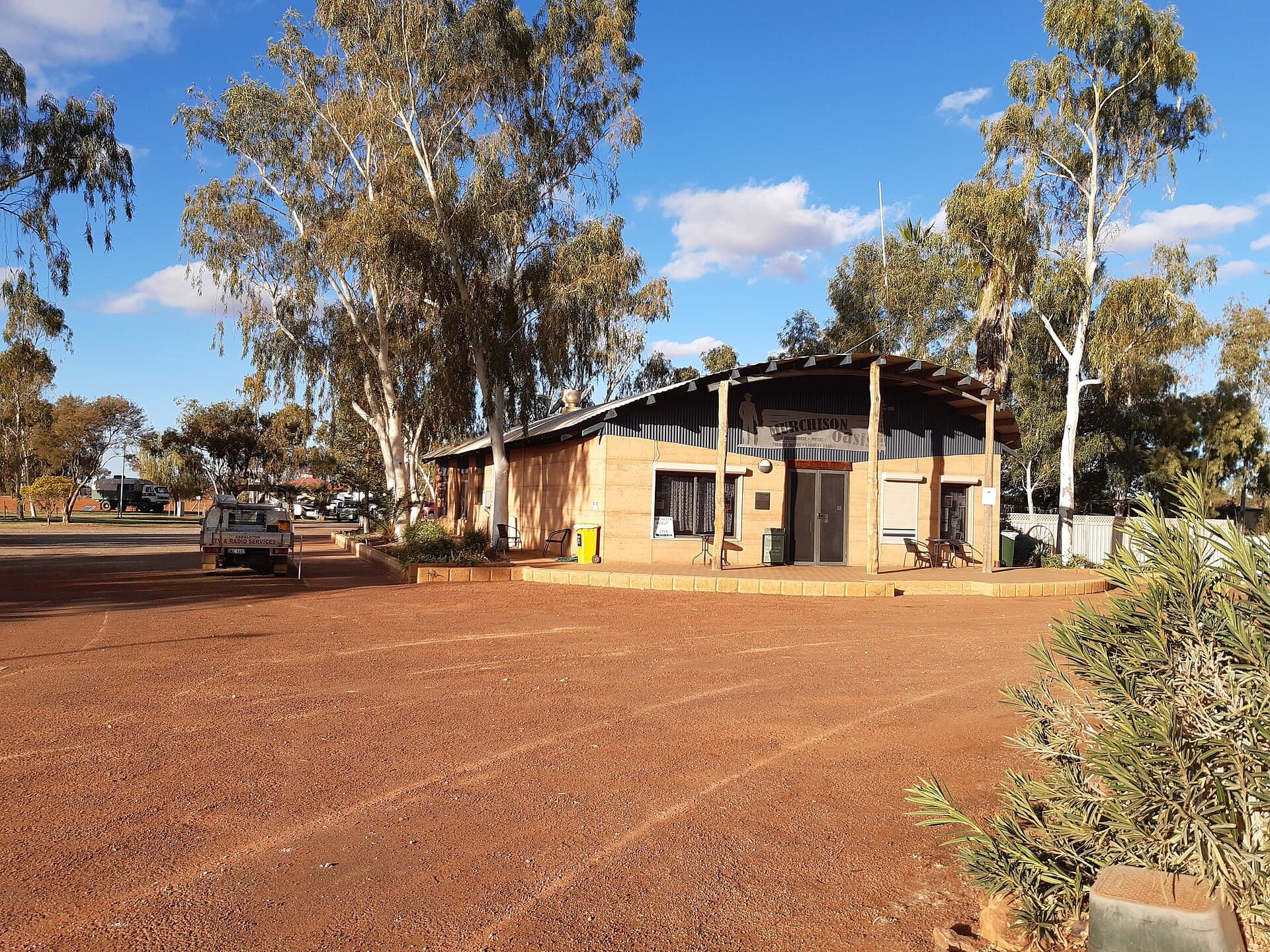 Murchison Oasis Roadhouse & Caravan Park (via Wikimedia Commons, CC BY-SA 4.0)