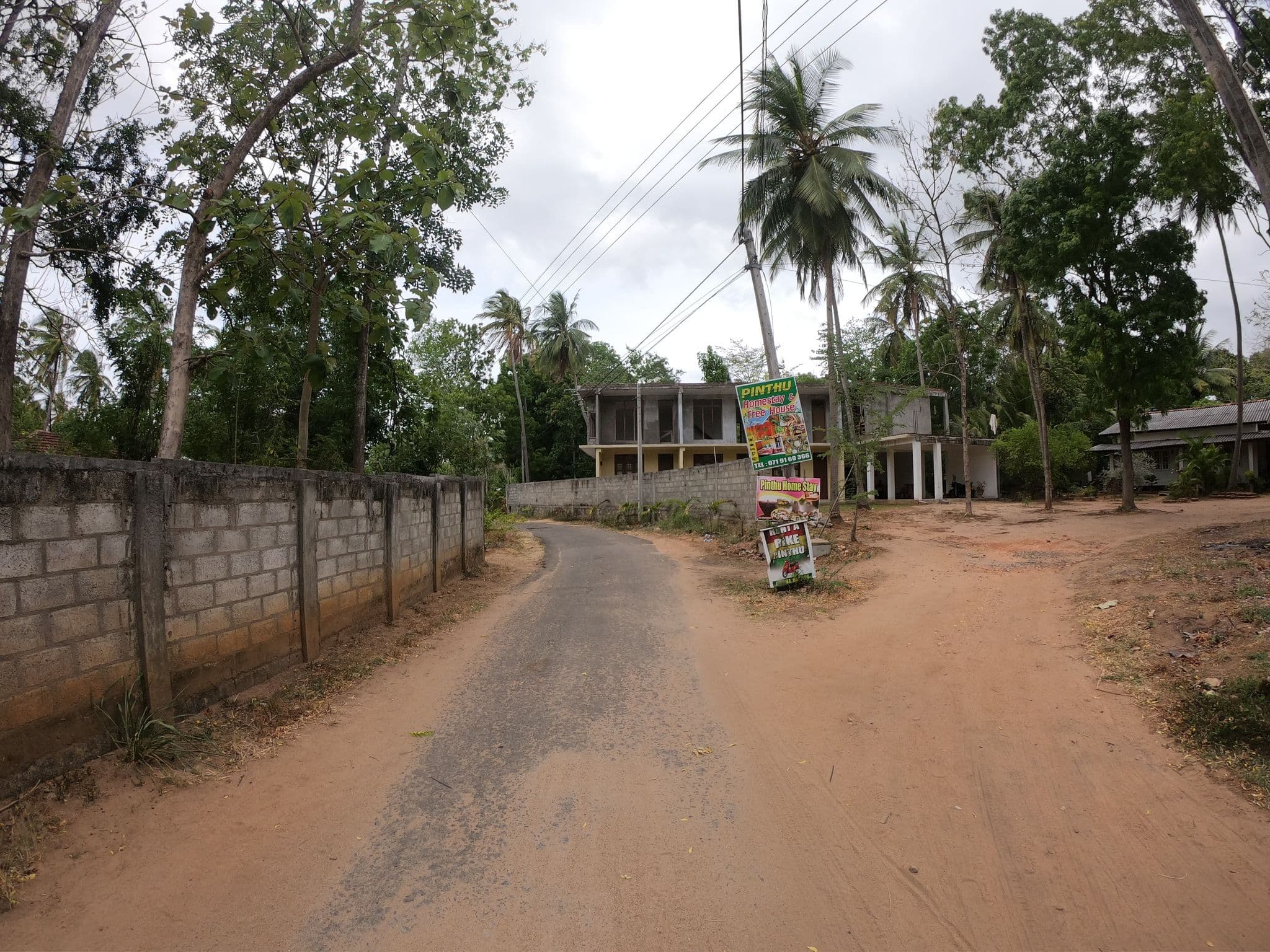 Street view near Pinthu Home Stay, Sigiriya