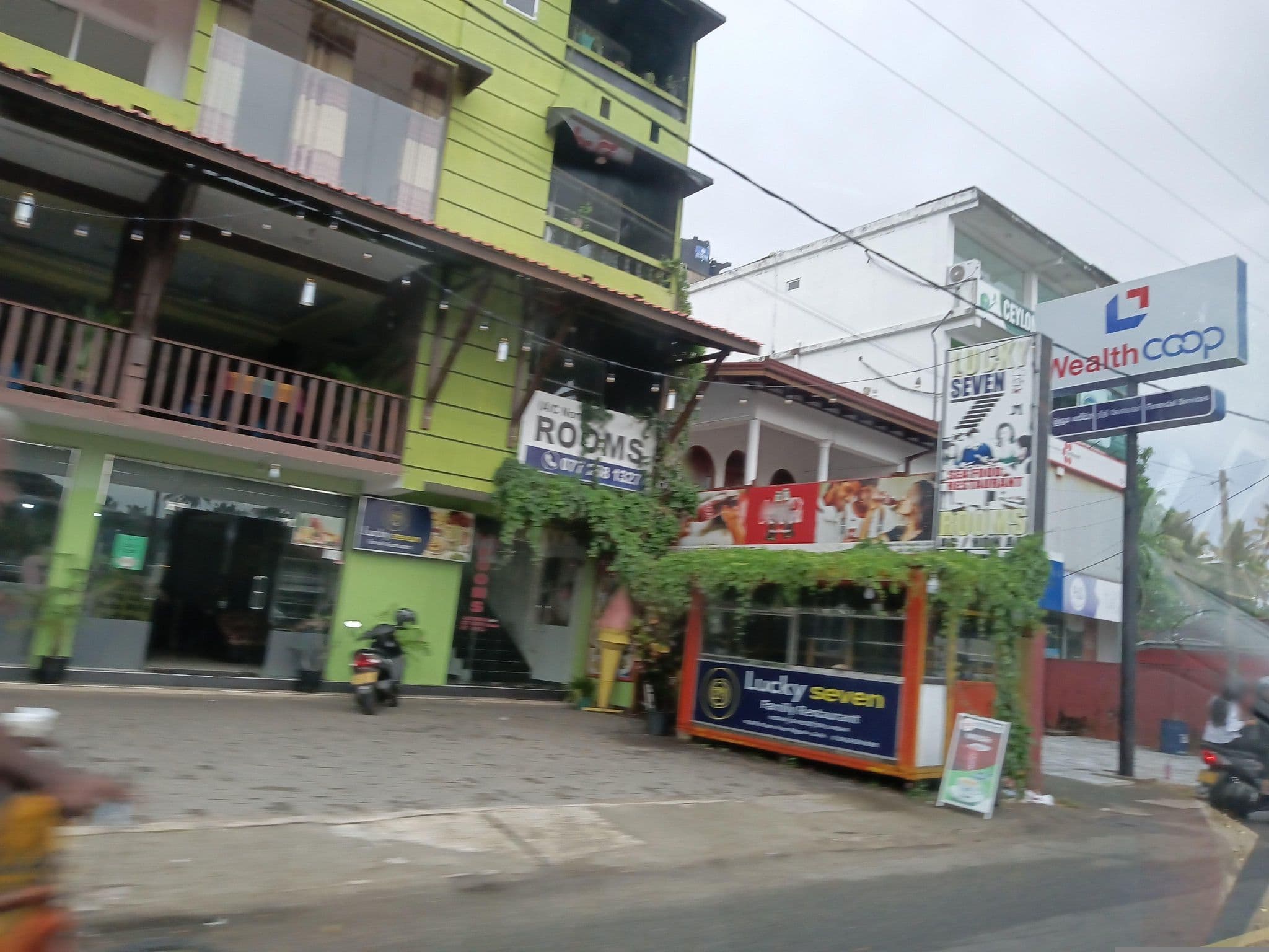 Street view near marco polo hotel, Unawatuna — © maheshika (CC BY-SA · Mapillary)