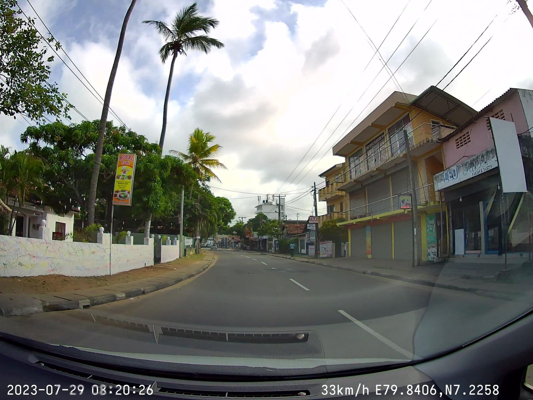 Street view near Sea Drift, Negombo