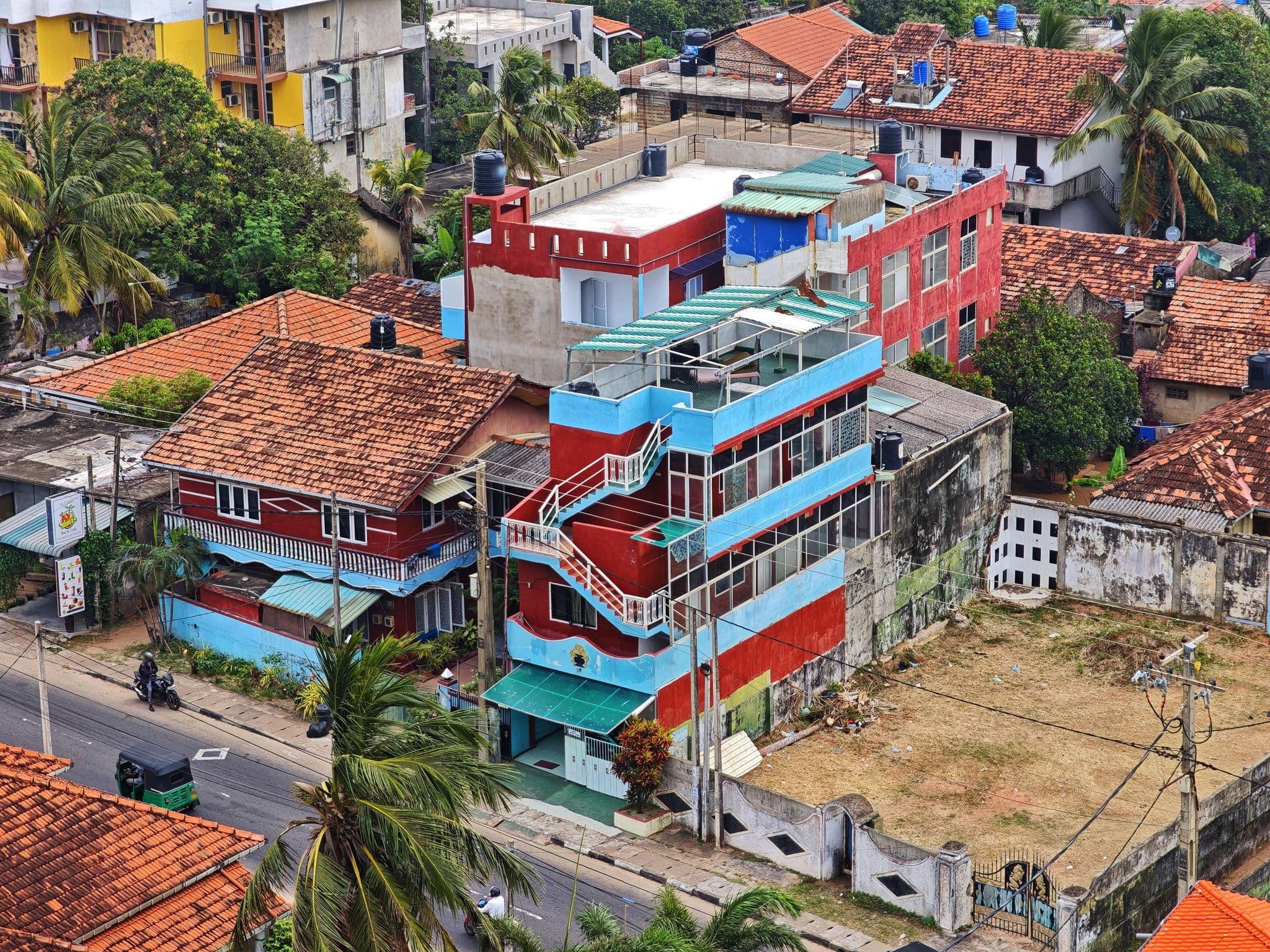 Street view near Pledgescape, Negombo — © km2bp (CC BY-SA · Mapillary)
