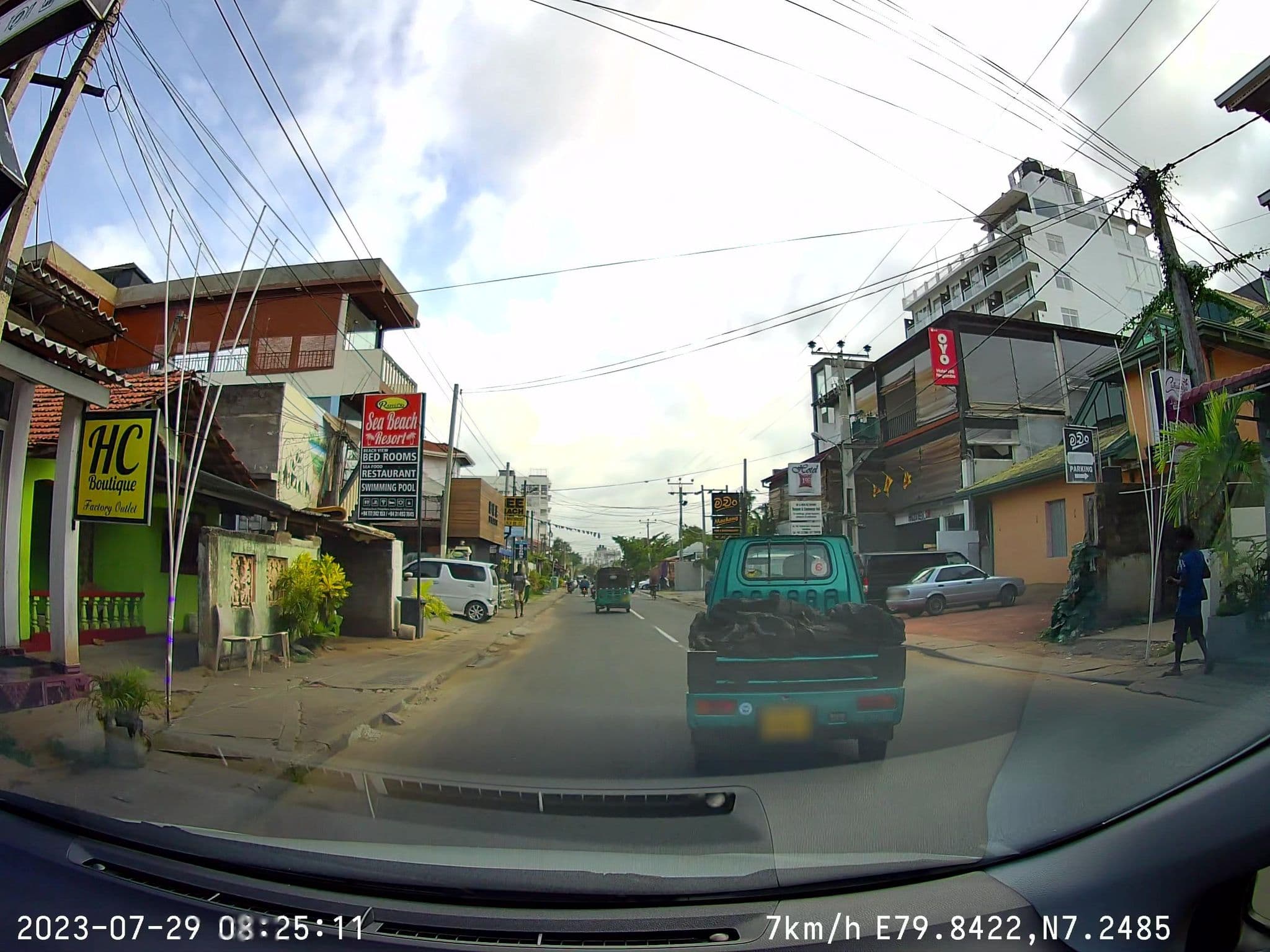 Street view near Centella Rooms, Negombo