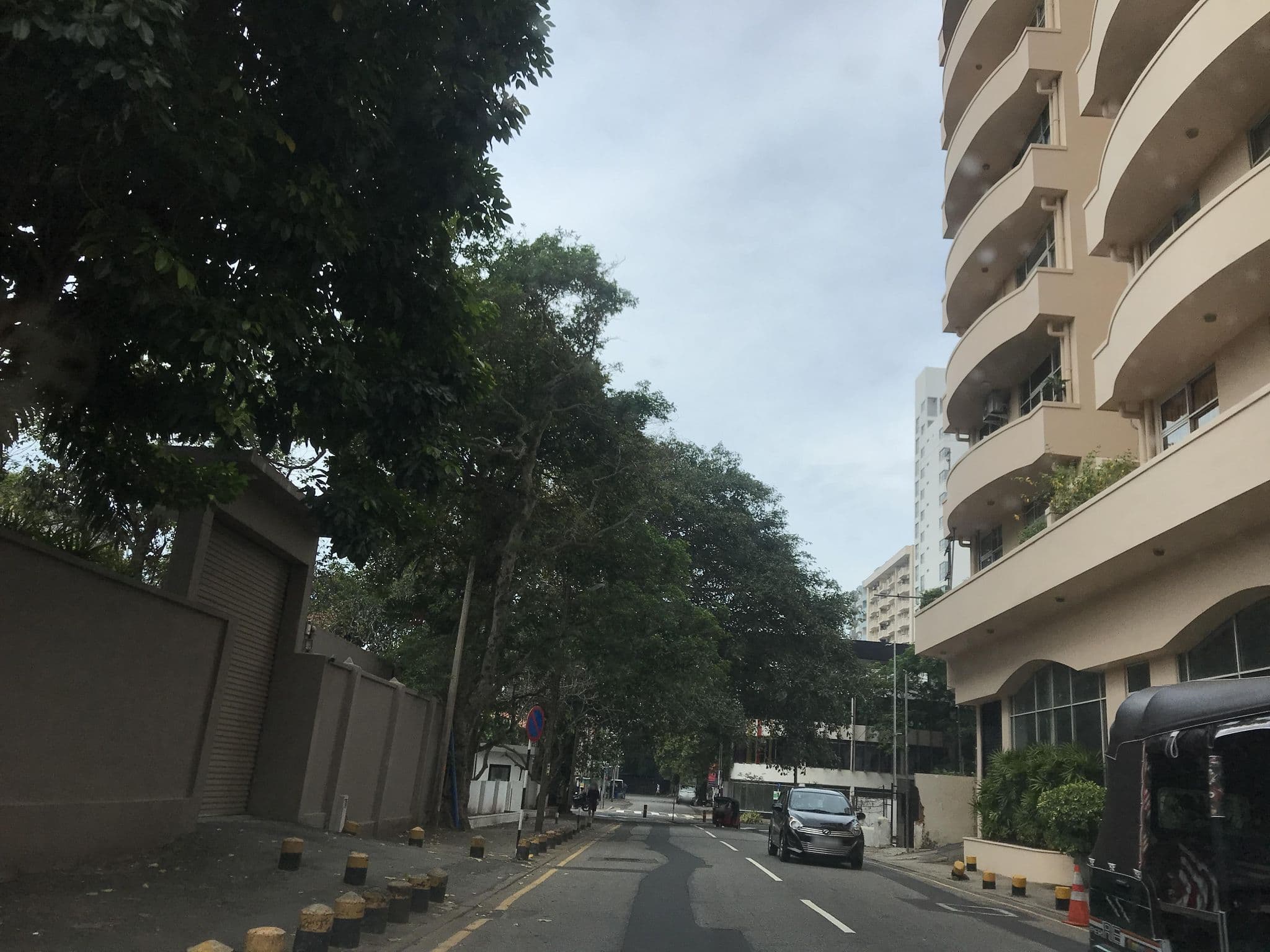 Street view near Queens Court, Colombo — © maheshika (CC BY-SA · Mapillary)