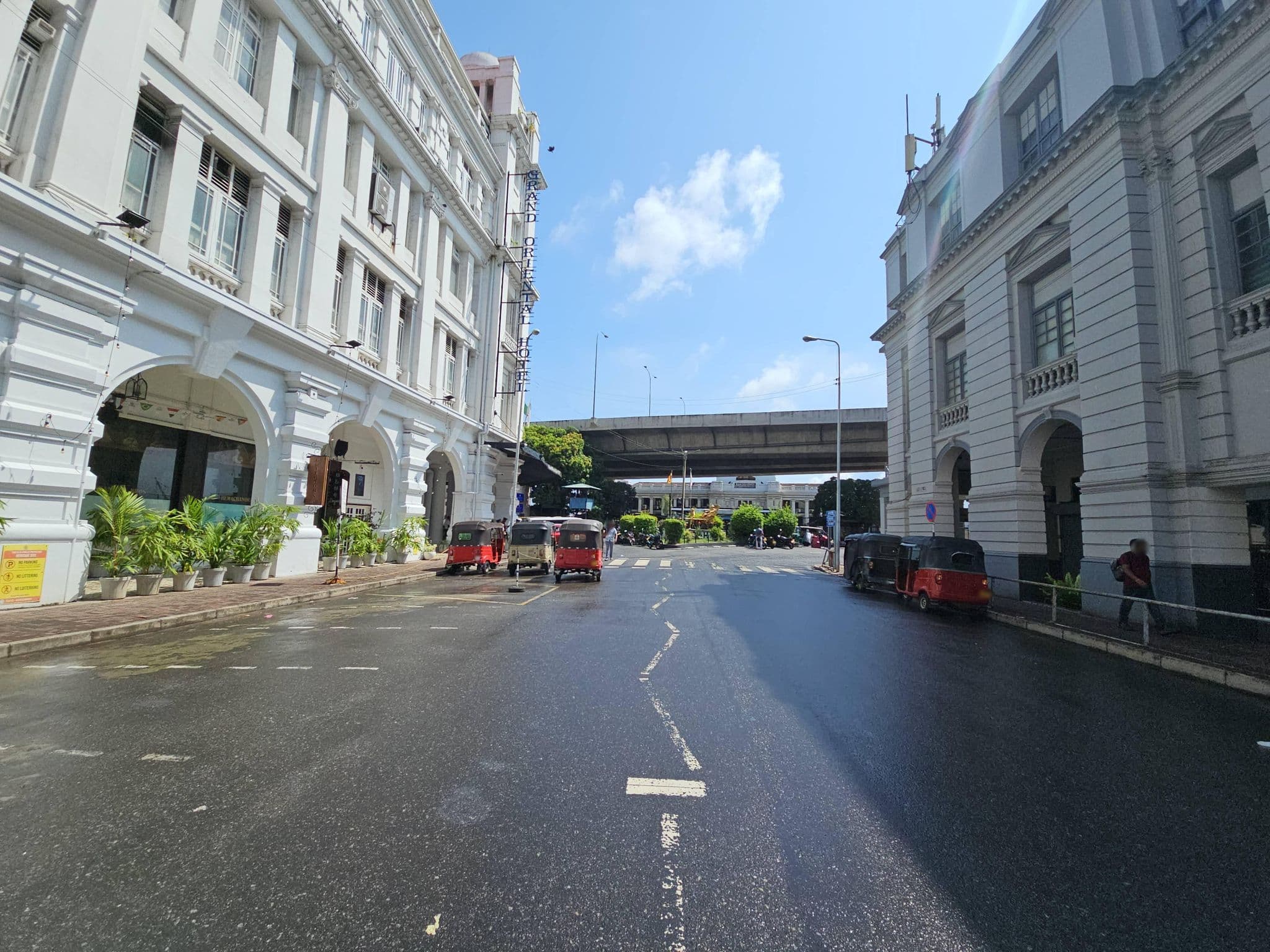 Street view near Grand Oriental Hotel, Colombo — © jlvmateo (CC BY-SA · Mapillary)