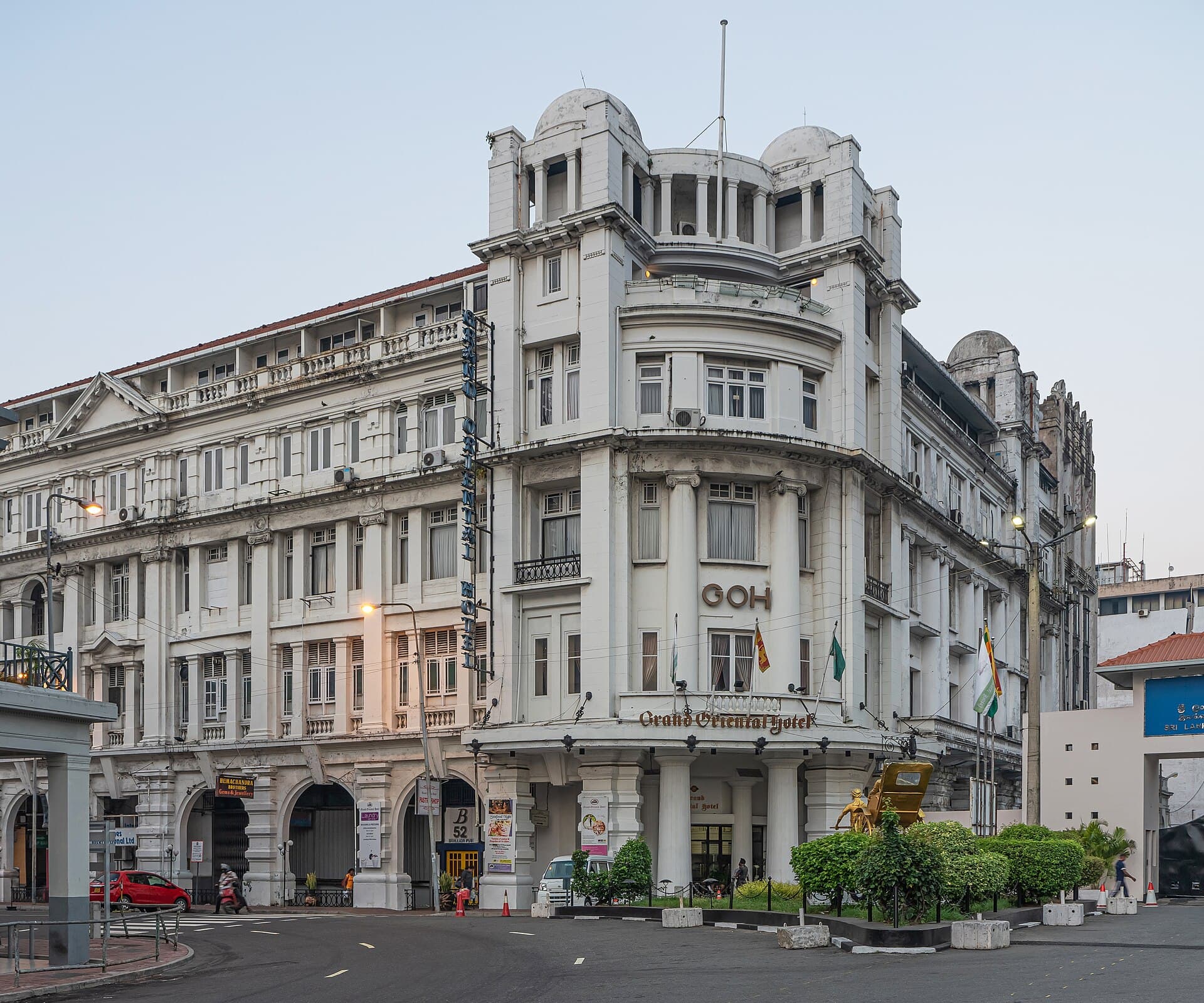 Grand Oriental Hotel (via Wikimedia Commons, FAL)