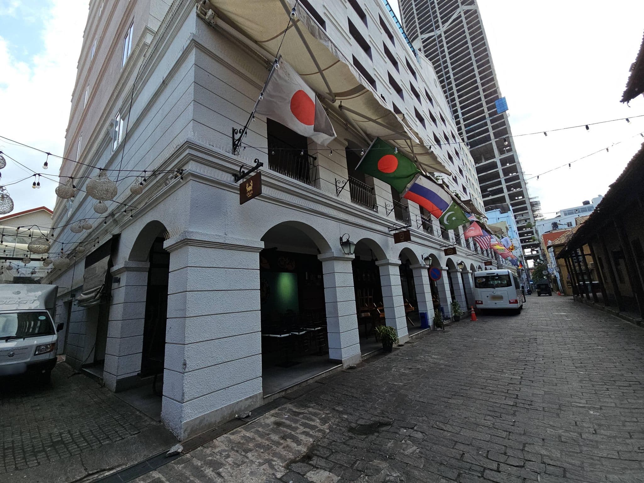 Street view near Fairway Colombo, Colombo — © jlvmateo (CC BY-SA · Mapillary)