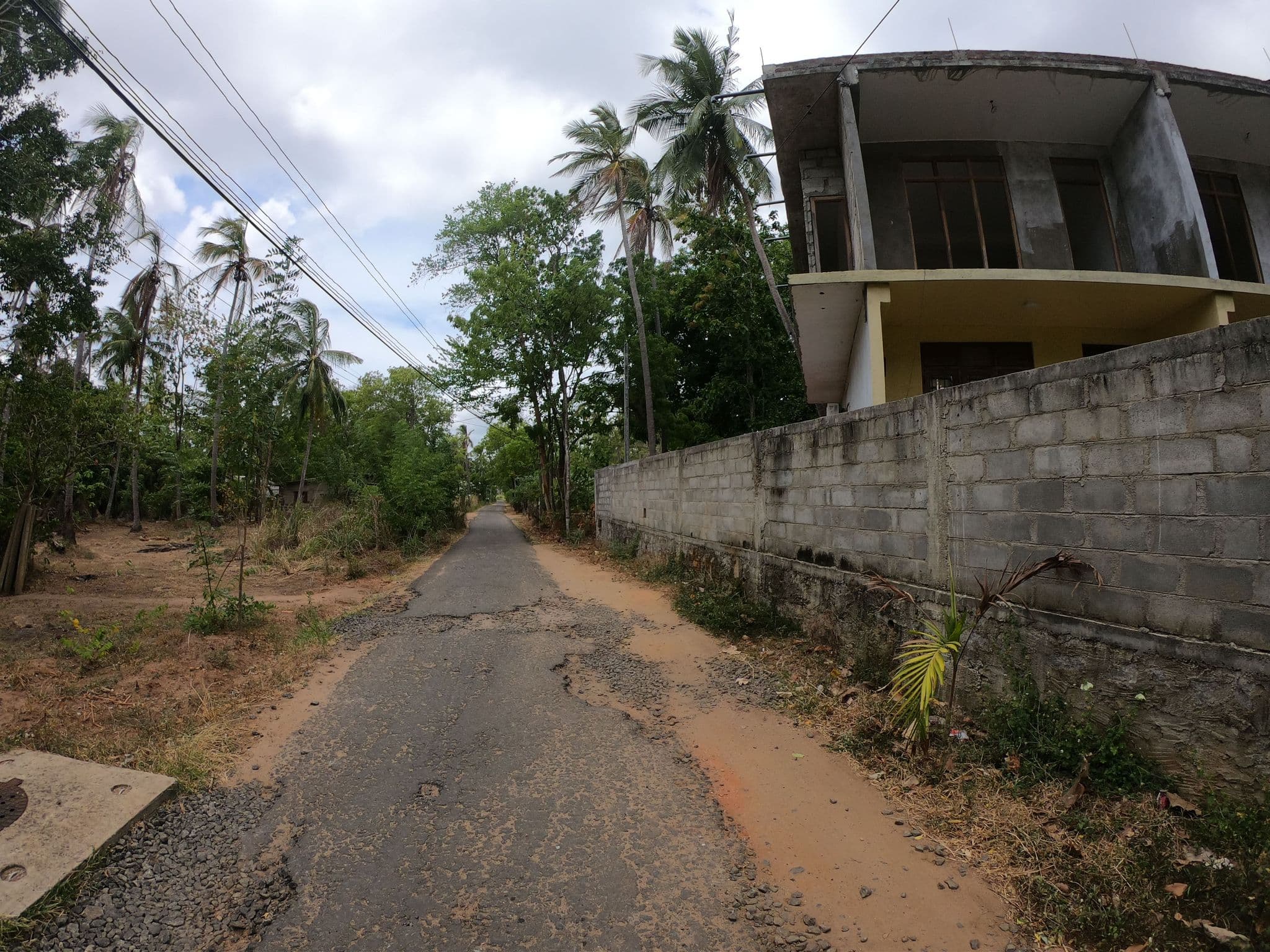 Street view near Pinthu Home Stay, Sigiriya