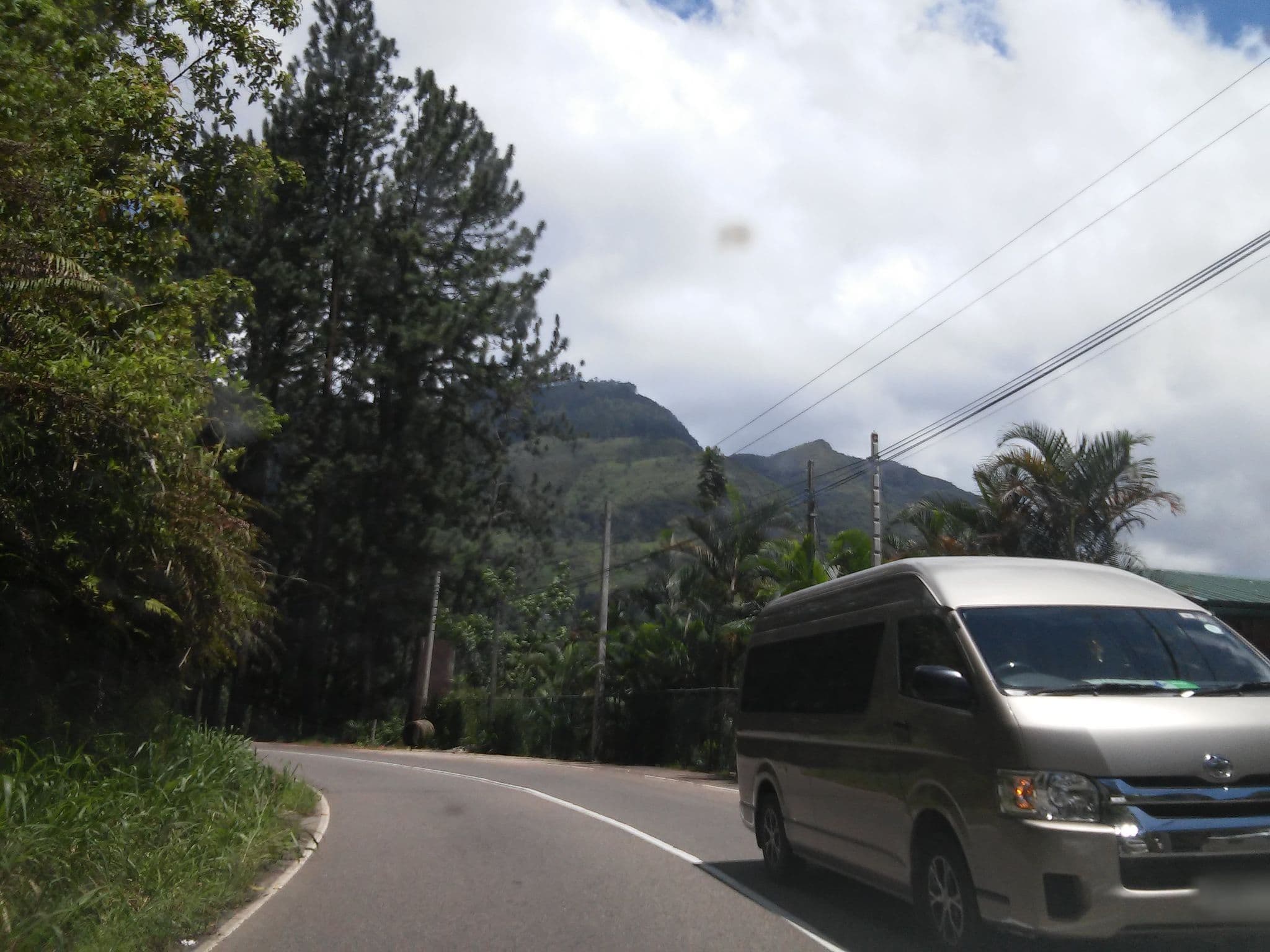 Street view near Thuruliya Lodge, Nuwara Eliya
