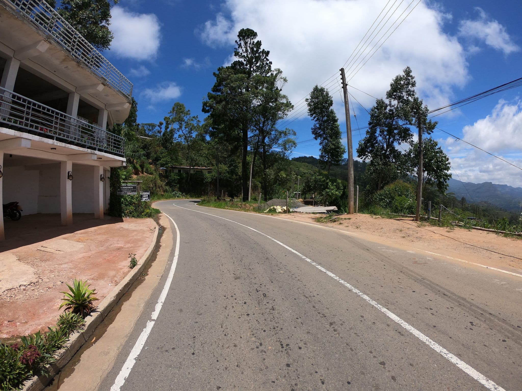 Street view near White Home, Haputale — © paulinus (CC BY-SA · Mapillary)