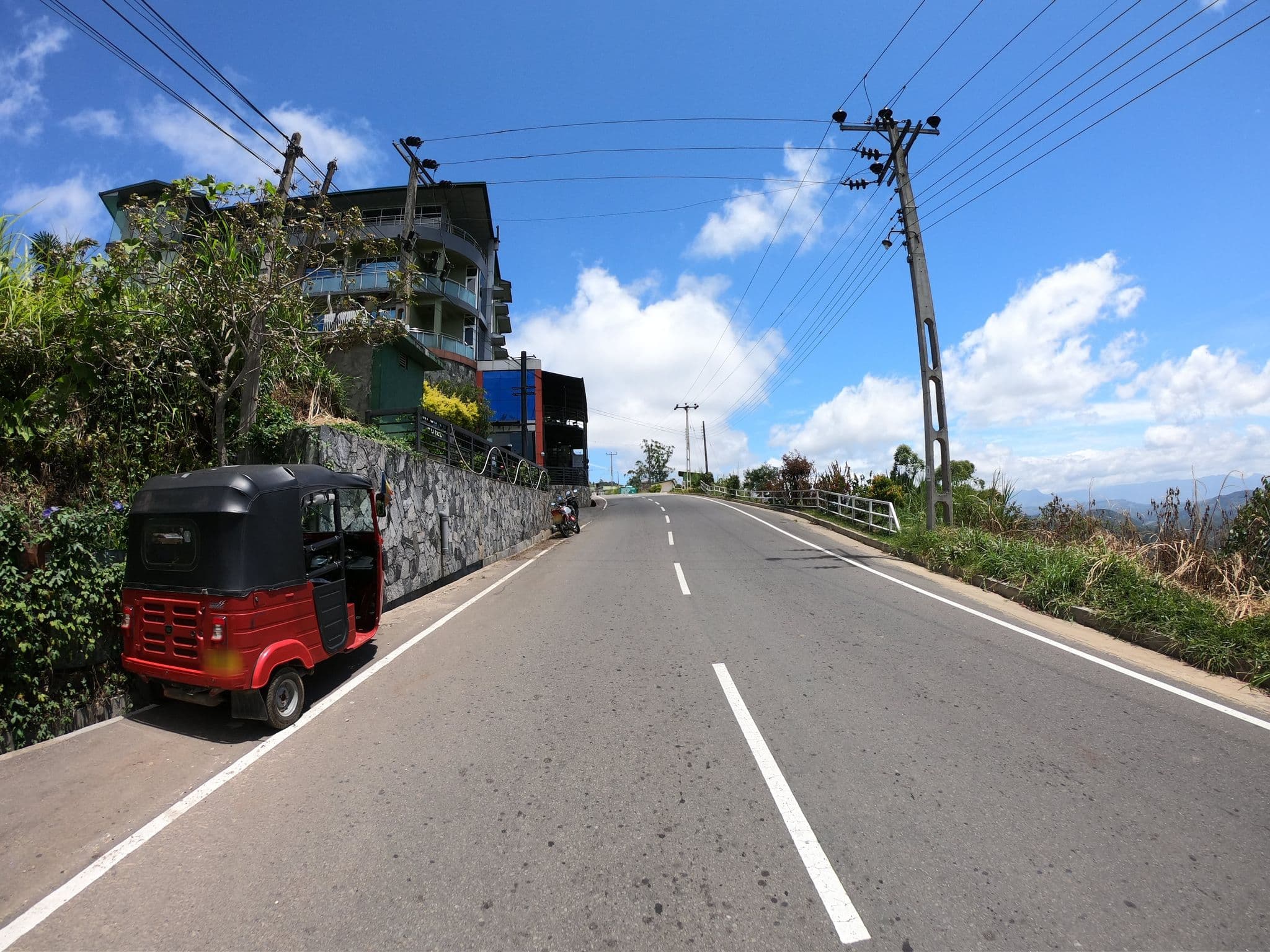 Street view near Olympus Plaza hotel, Haputale — © paulinus (CC BY-SA · Mapillary)