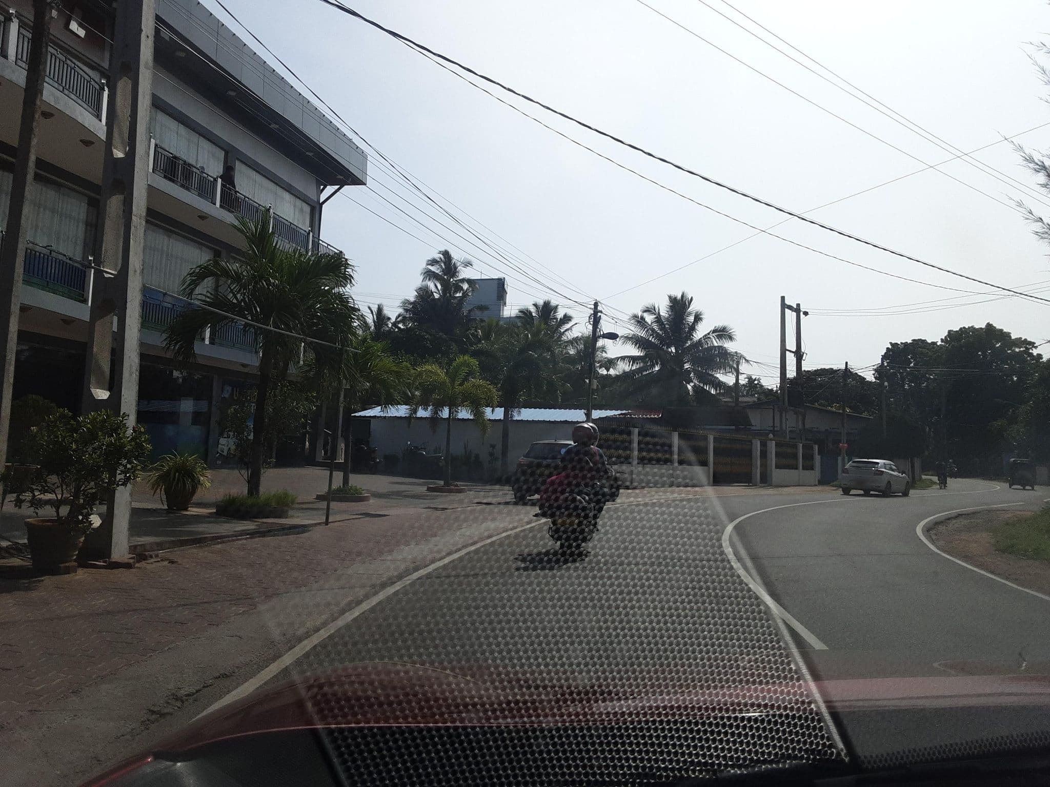 Street view near US hotel, Jaffna — © ZihanZarouk (CC BY-SA · Mapillary)