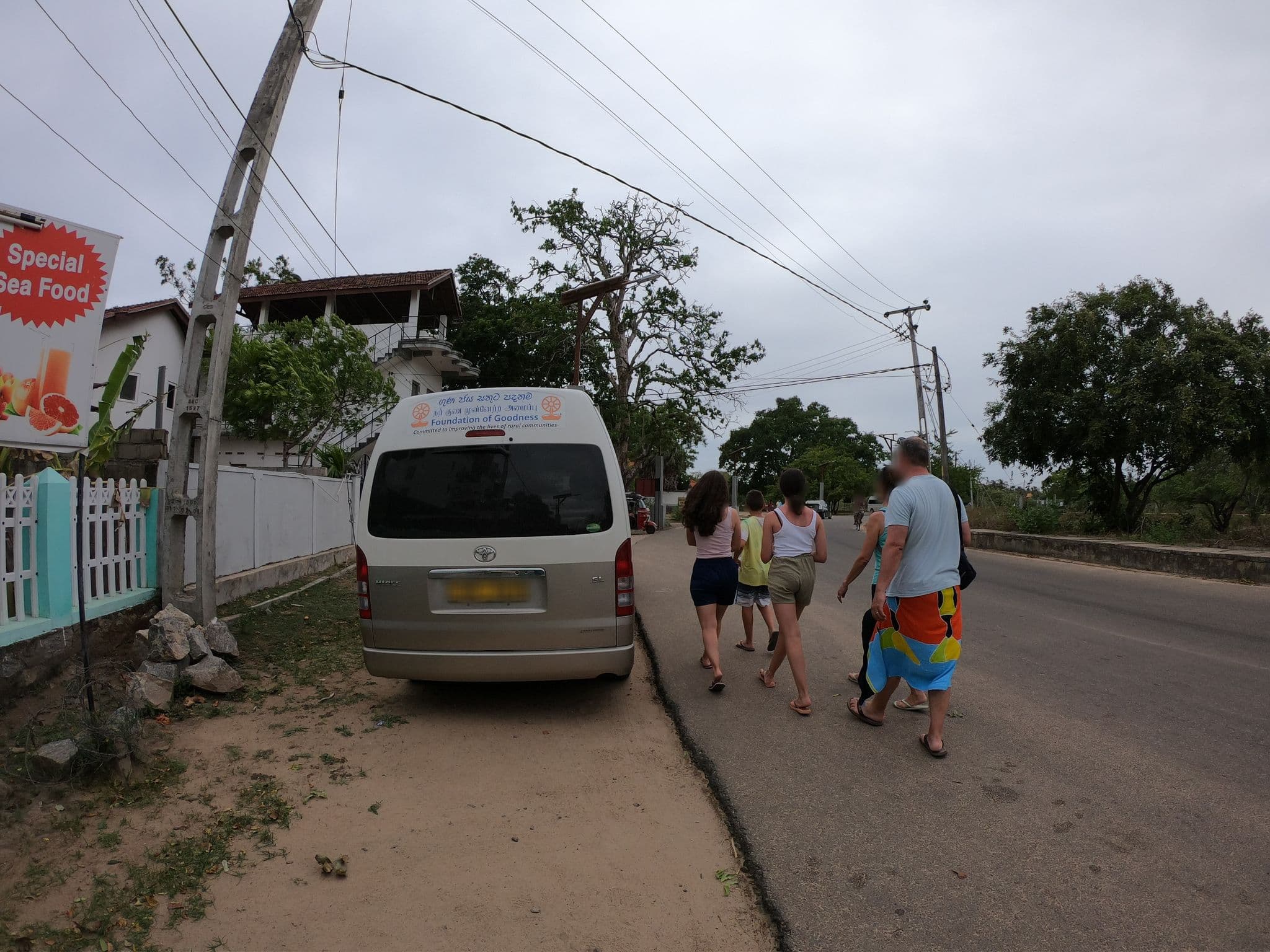 Street view near Pasikudah Resort, Eravur Town — © paulinus (CC BY-SA · Mapillary)