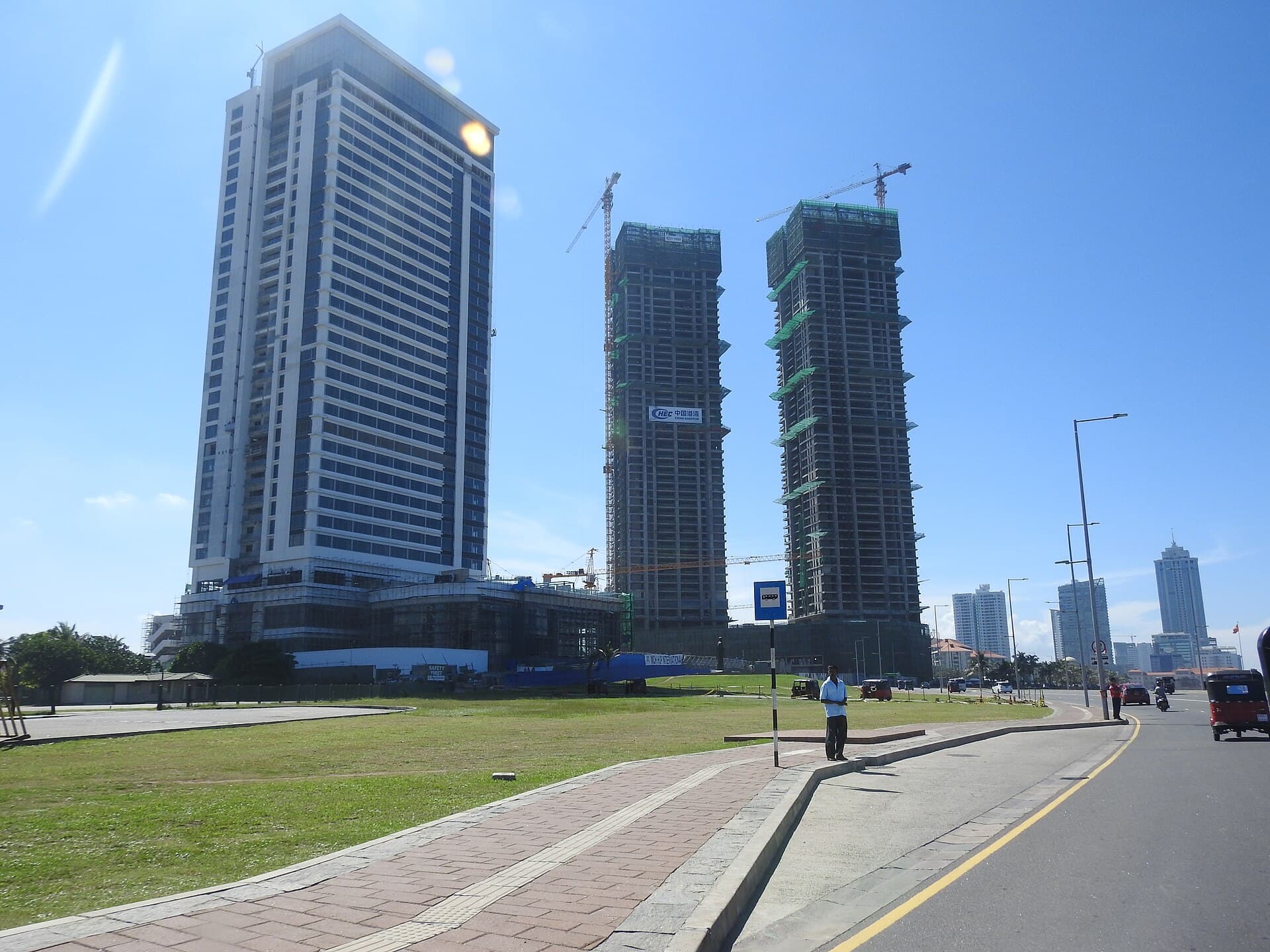 Shangri-La Hotel Colombo (via Wikimedia Commons, CC BY-SA 4.0)