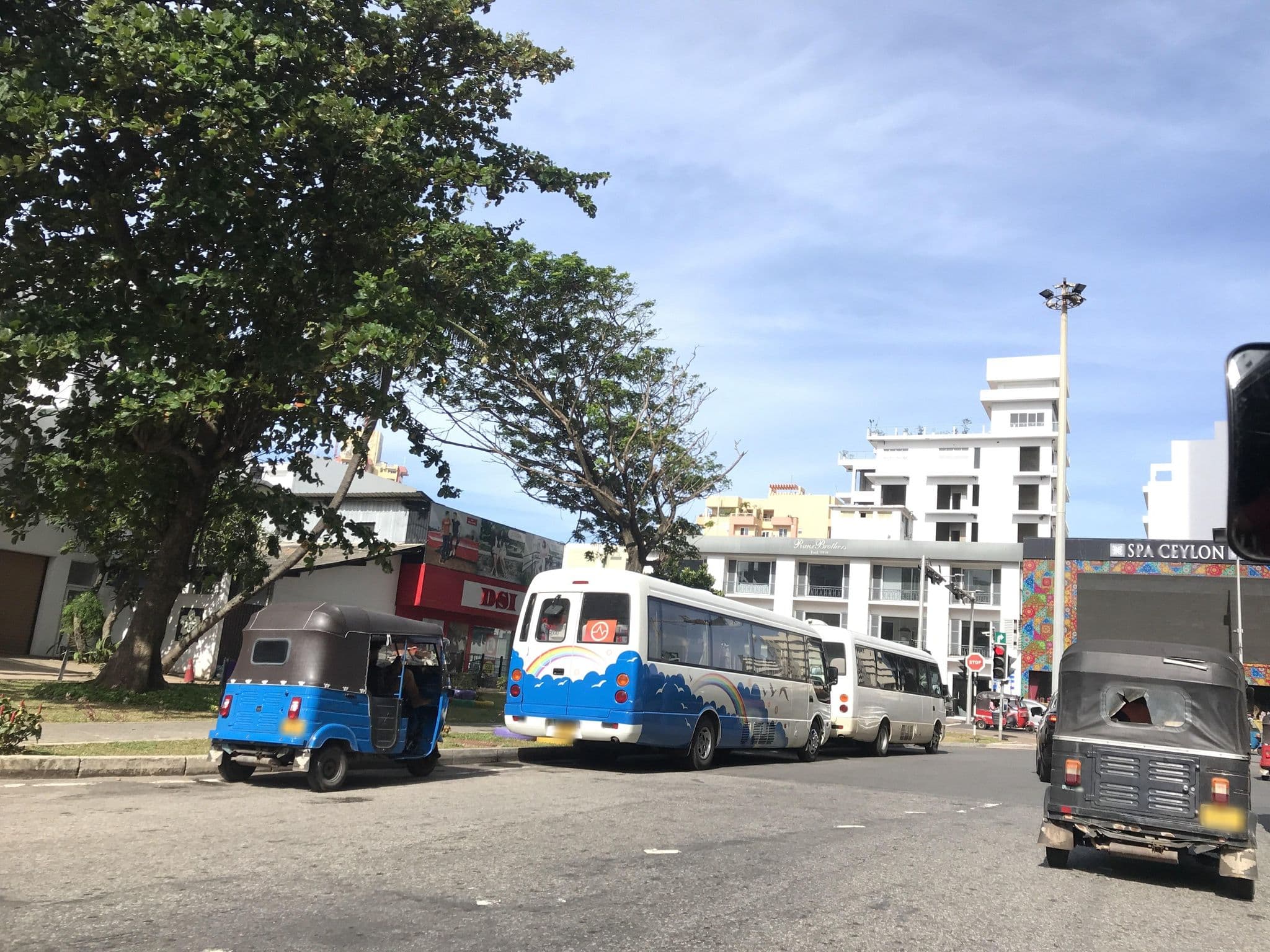Street view near Intercontinental Hotel Colombo, Colombo — © maheshika (CC BY-SA · Mapillary)
