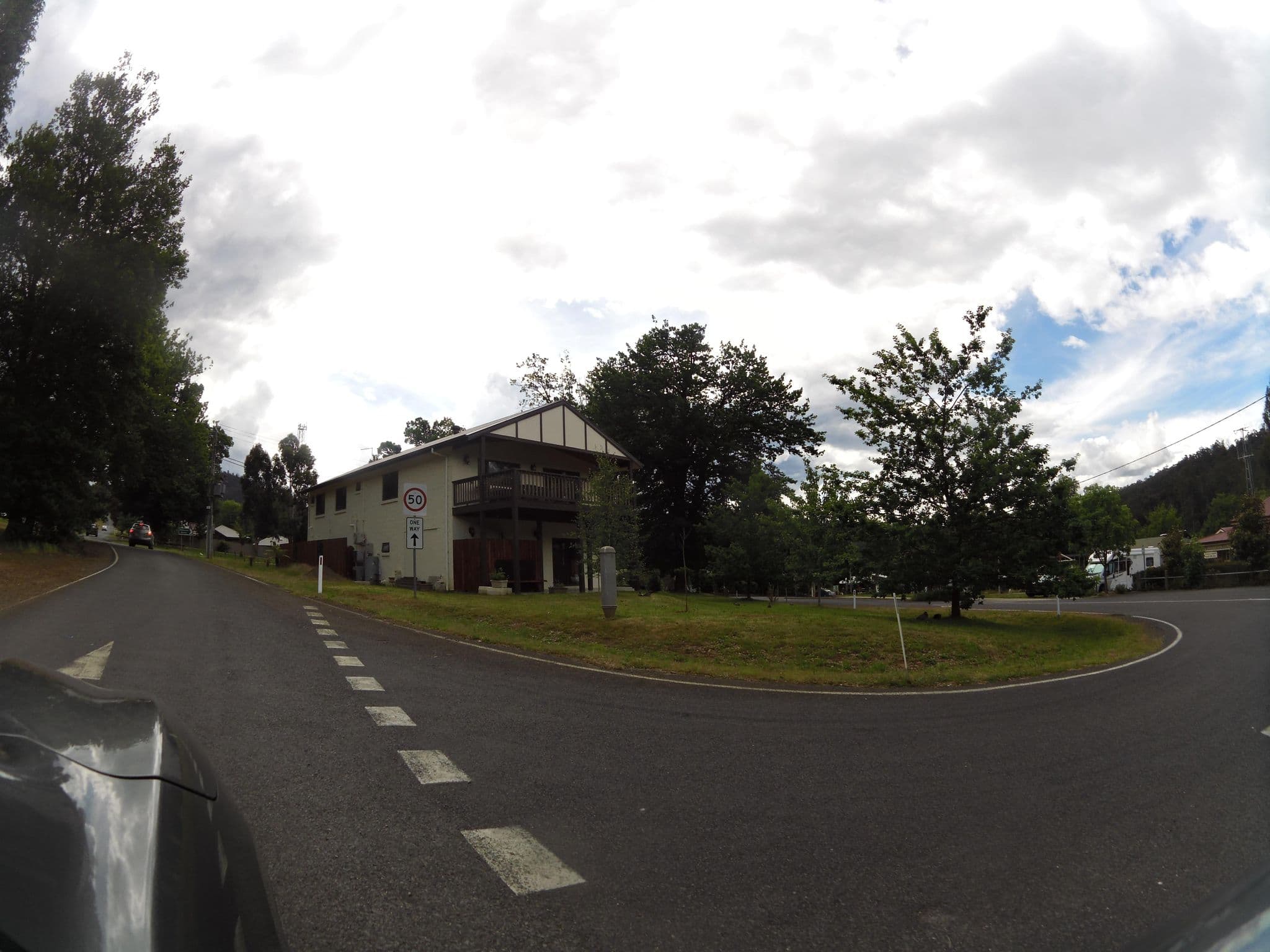 Street view near Wrenfield Cottages, Healesville — © skillsy (CC BY-SA · Mapillary)