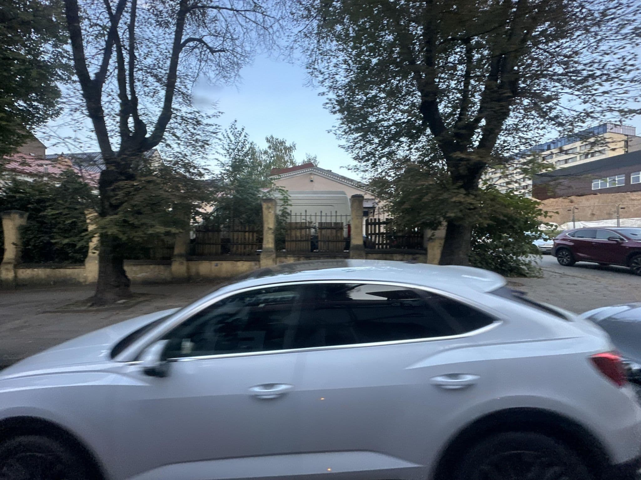 Street view near A hostel, Naujininkai — © quickness805 (CC BY-SA · Mapillary)