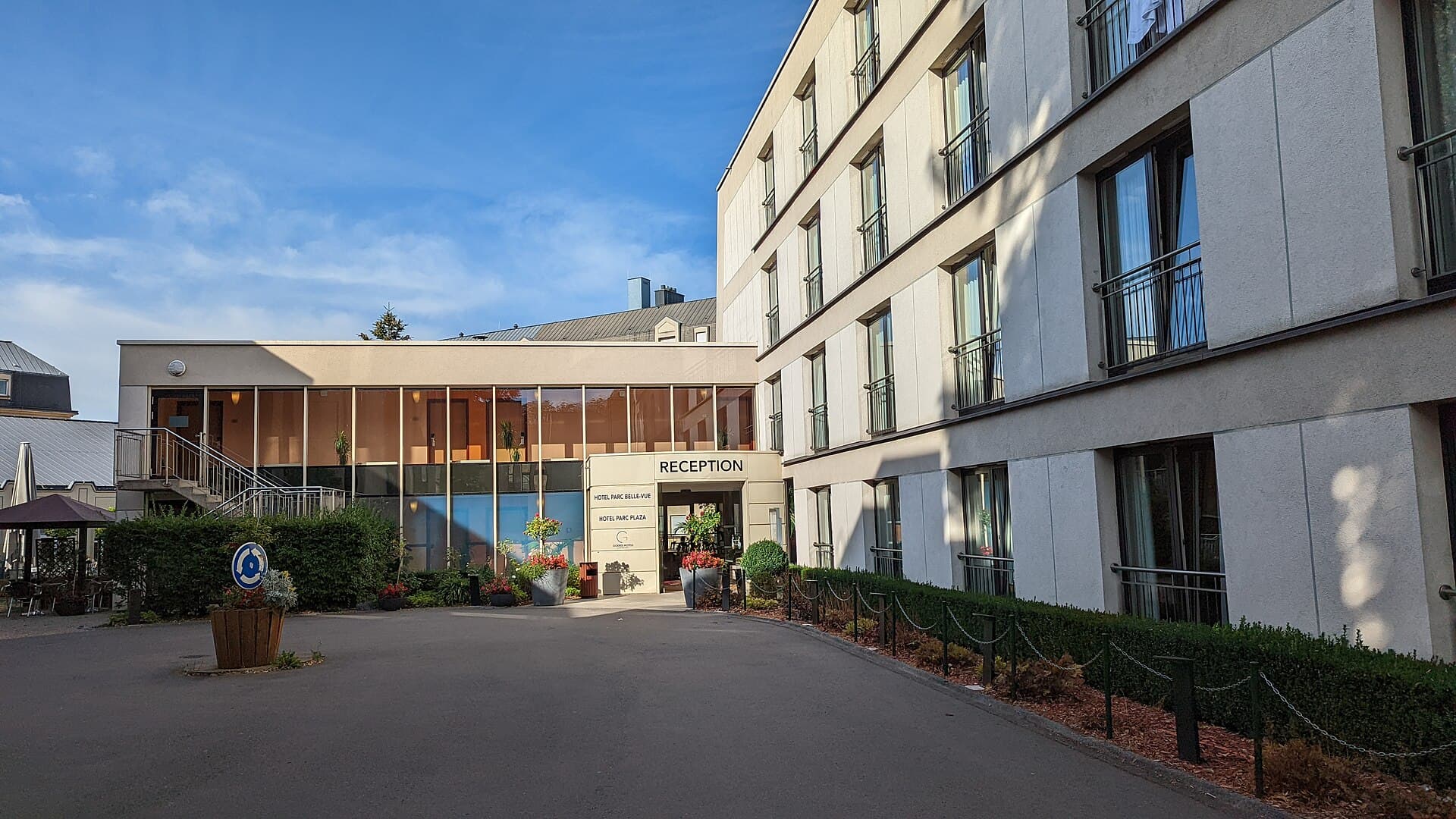 Hôtel Parc Plaza (via Wikimedia Commons, CC BY-SA 4.0)