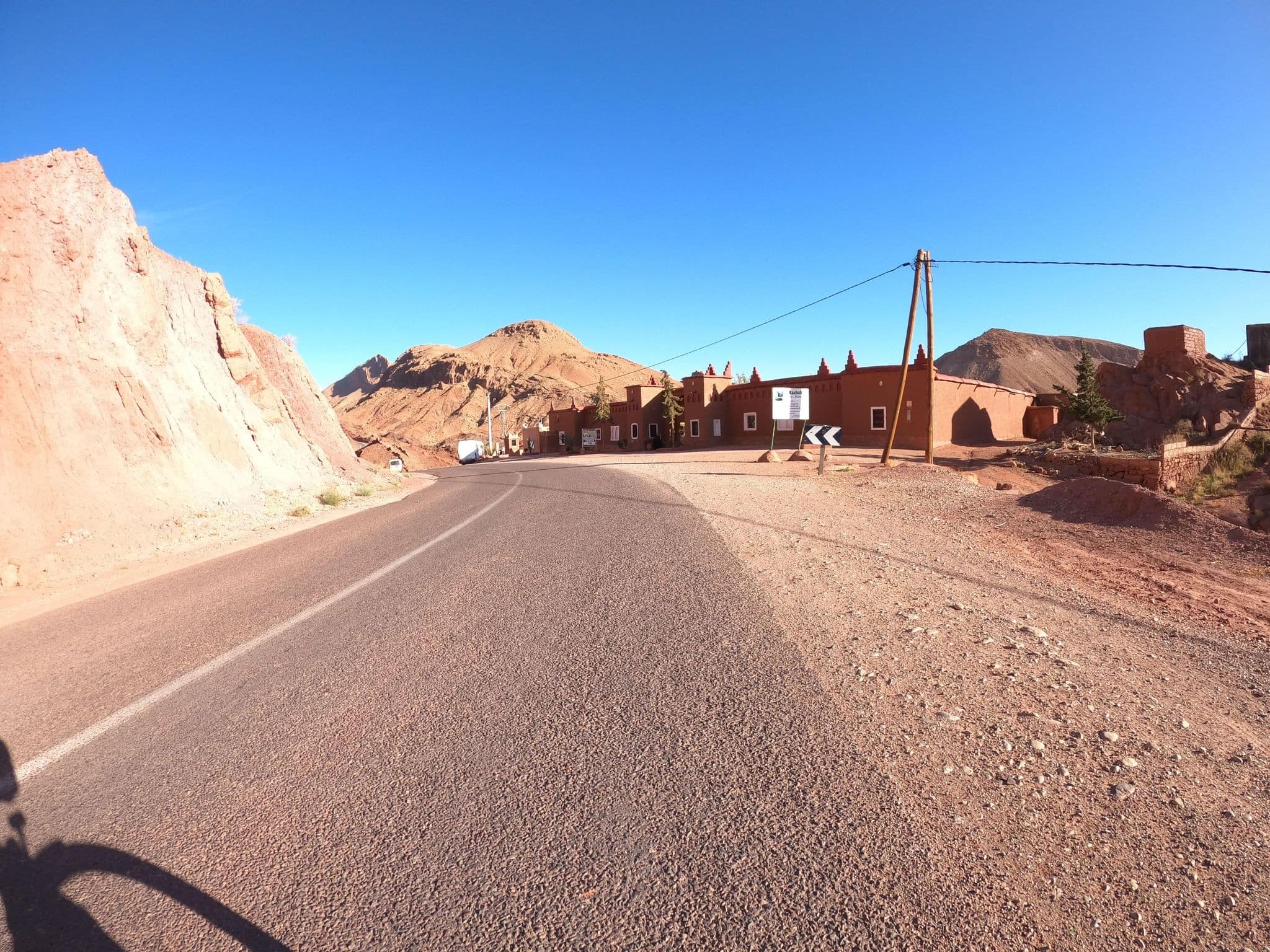 Street view near Kasbah Ait Youl, Boumalne Dades — © masterofnoroad (CC BY-SA · Mapillary)