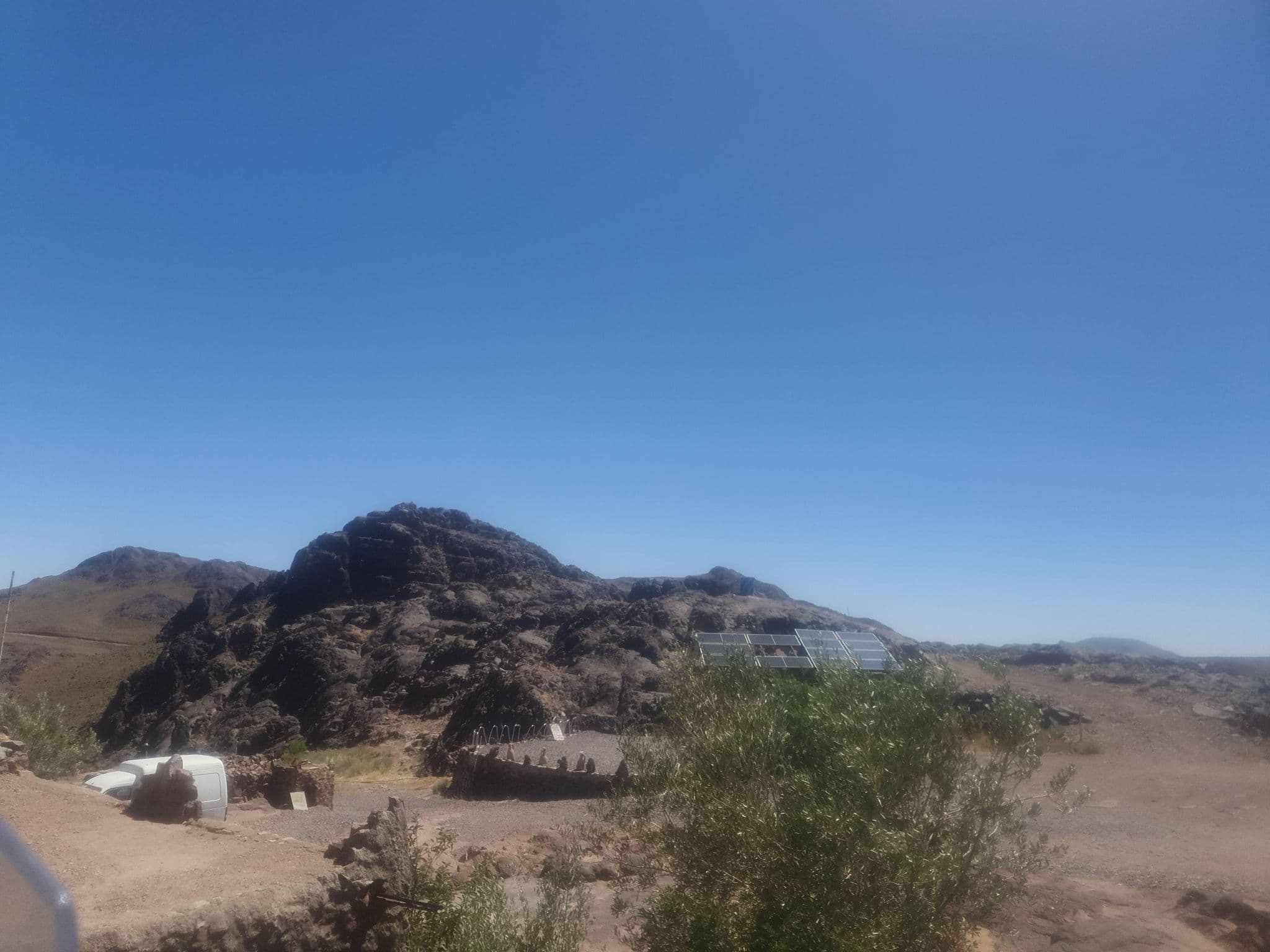 Street view near Tizi Tazezert, Boumalne Dades — © russmcd (CC BY-SA · Mapillary)