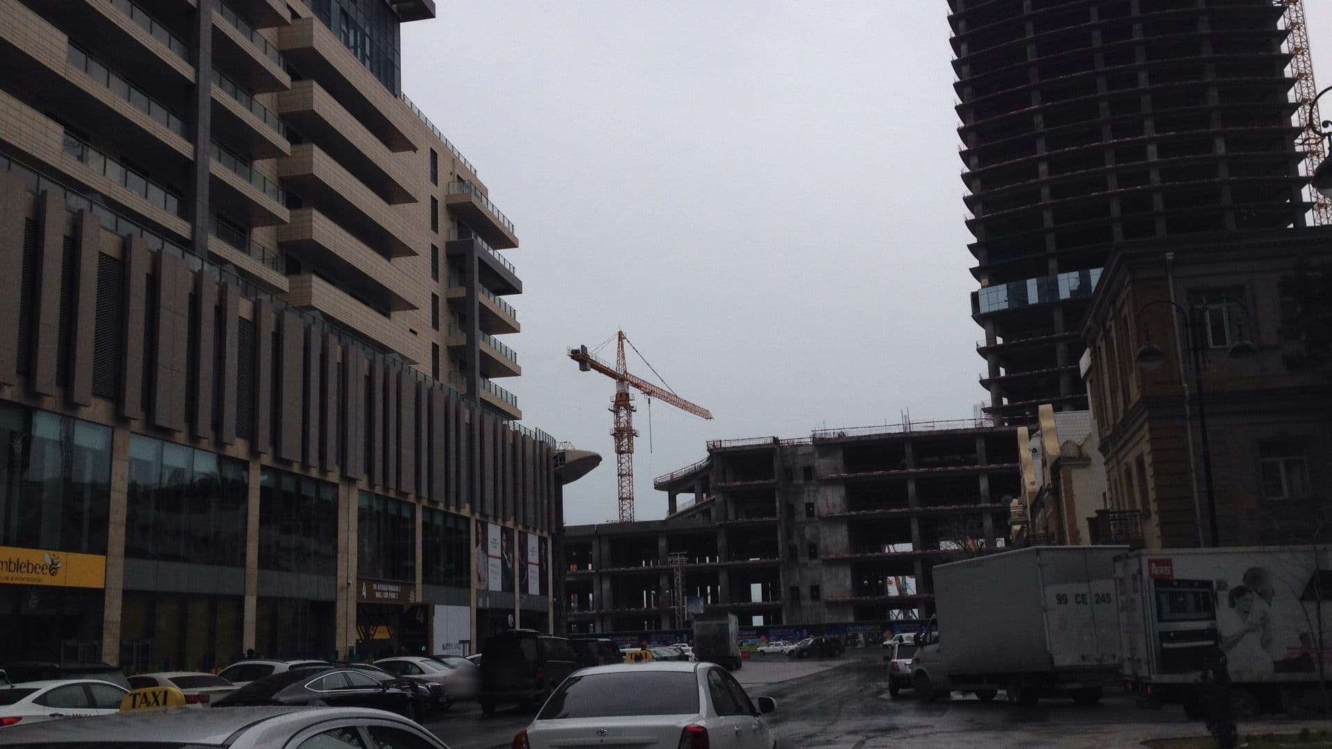 Street view near Holiday Inn, Baku — © geomapper69 (CC BY-SA · Mapillary)