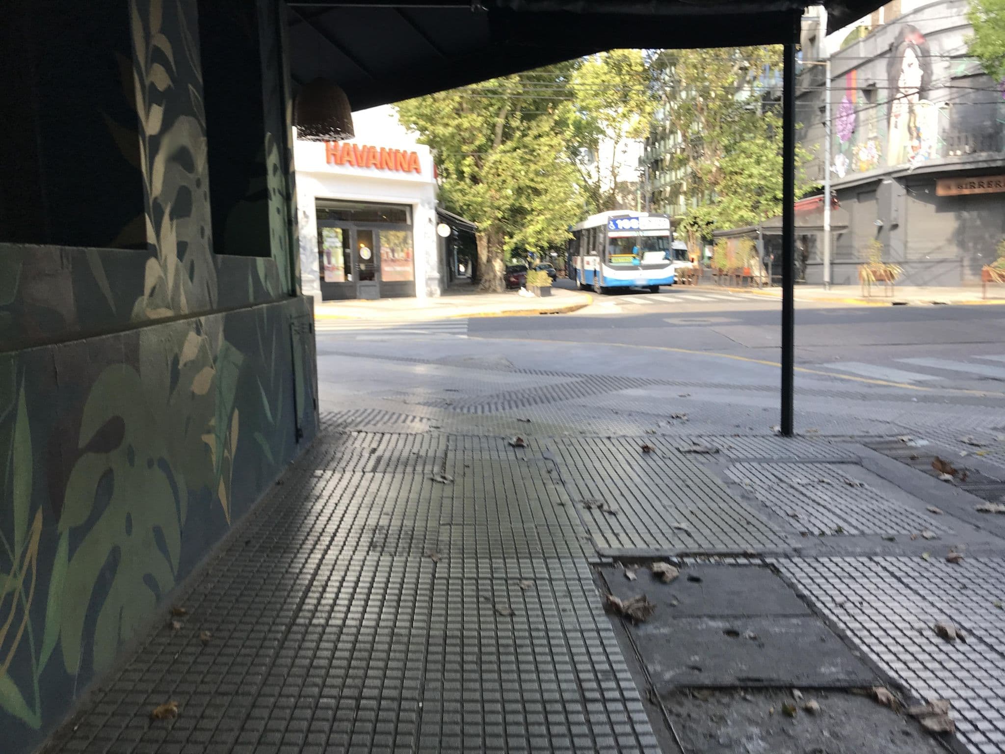Street view near Be Hollywood, Colegiales — © miguel_andrade (CC BY-SA · Mapillary)