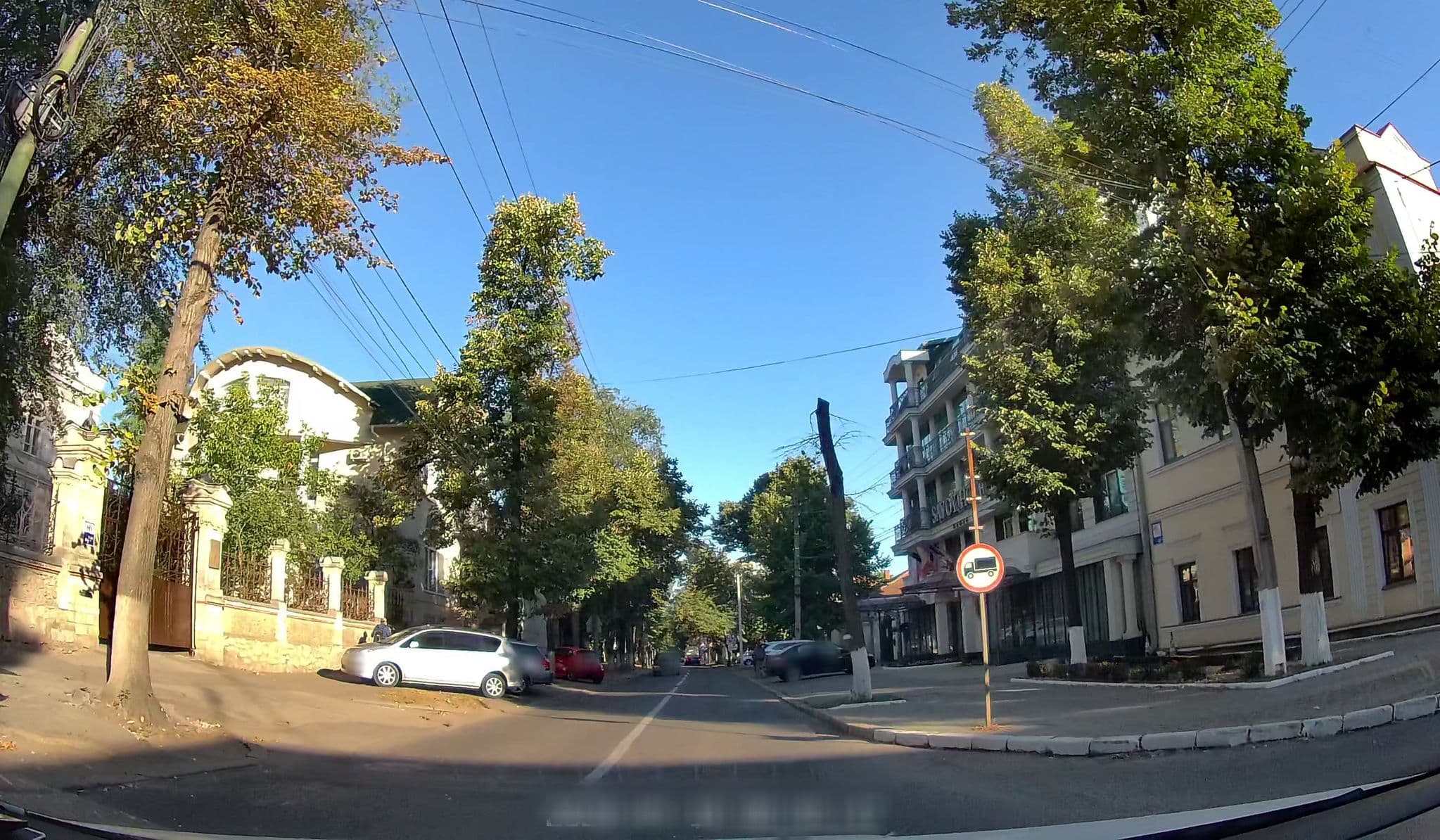 Street view near Savoy Hotel, Chisinau — © morflot (CC BY-SA · Mapillary)