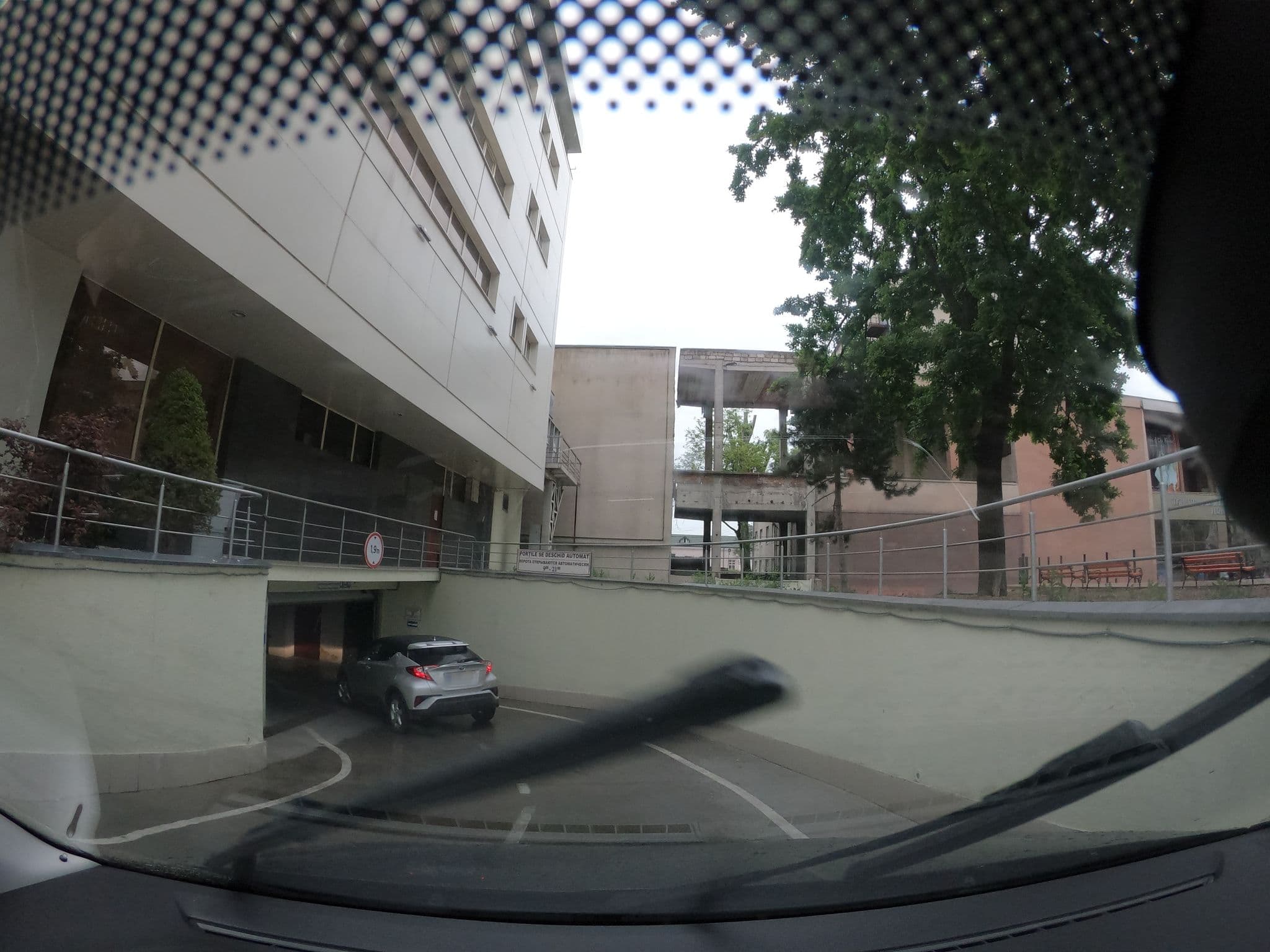 Street view near Bristol Central Park Hotel, Chisinau — © sapozhnik (CC BY-SA · Mapillary)