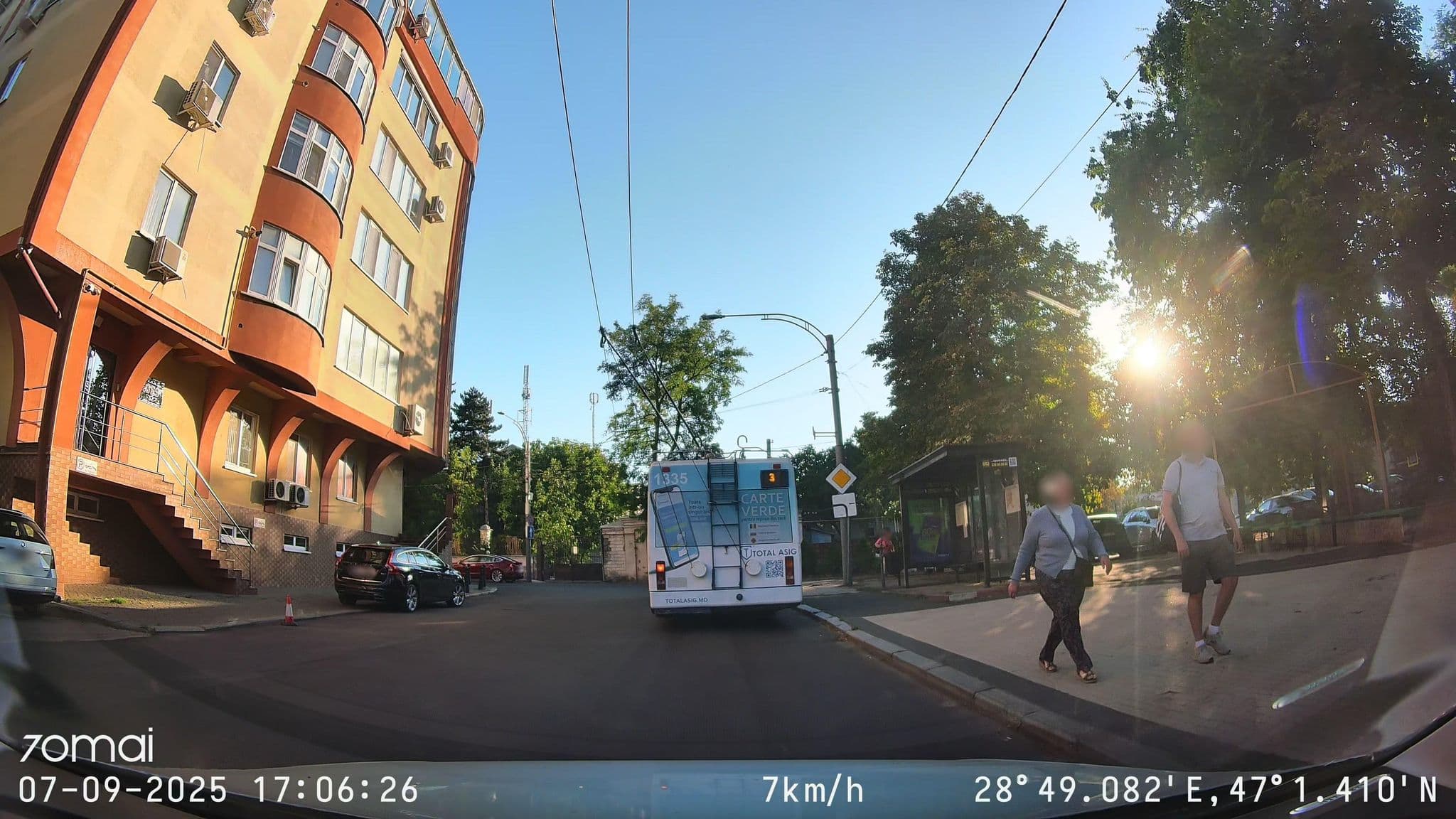 Street view near Park Lane Hotel, Chisinau — © doriel (CC BY-SA · Mapillary)