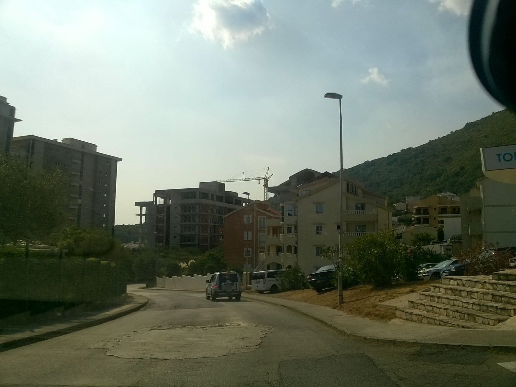 Street view near Petrovac Apartments, Petrovac na Moru — © batavs (CC BY-SA · Mapillary)