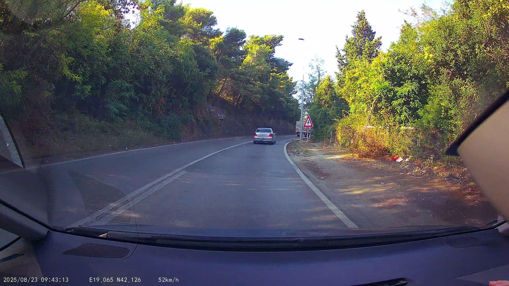 Street view near Vila Tara, Šušanj — © pmilanovic (CC BY-SA · Mapillary)