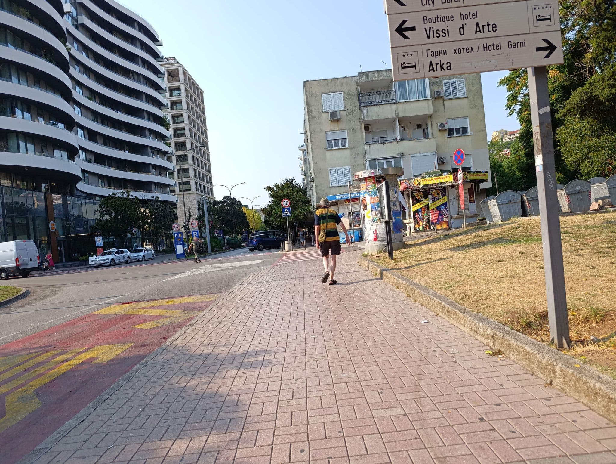 Street view near Vissi d'arte, Budva