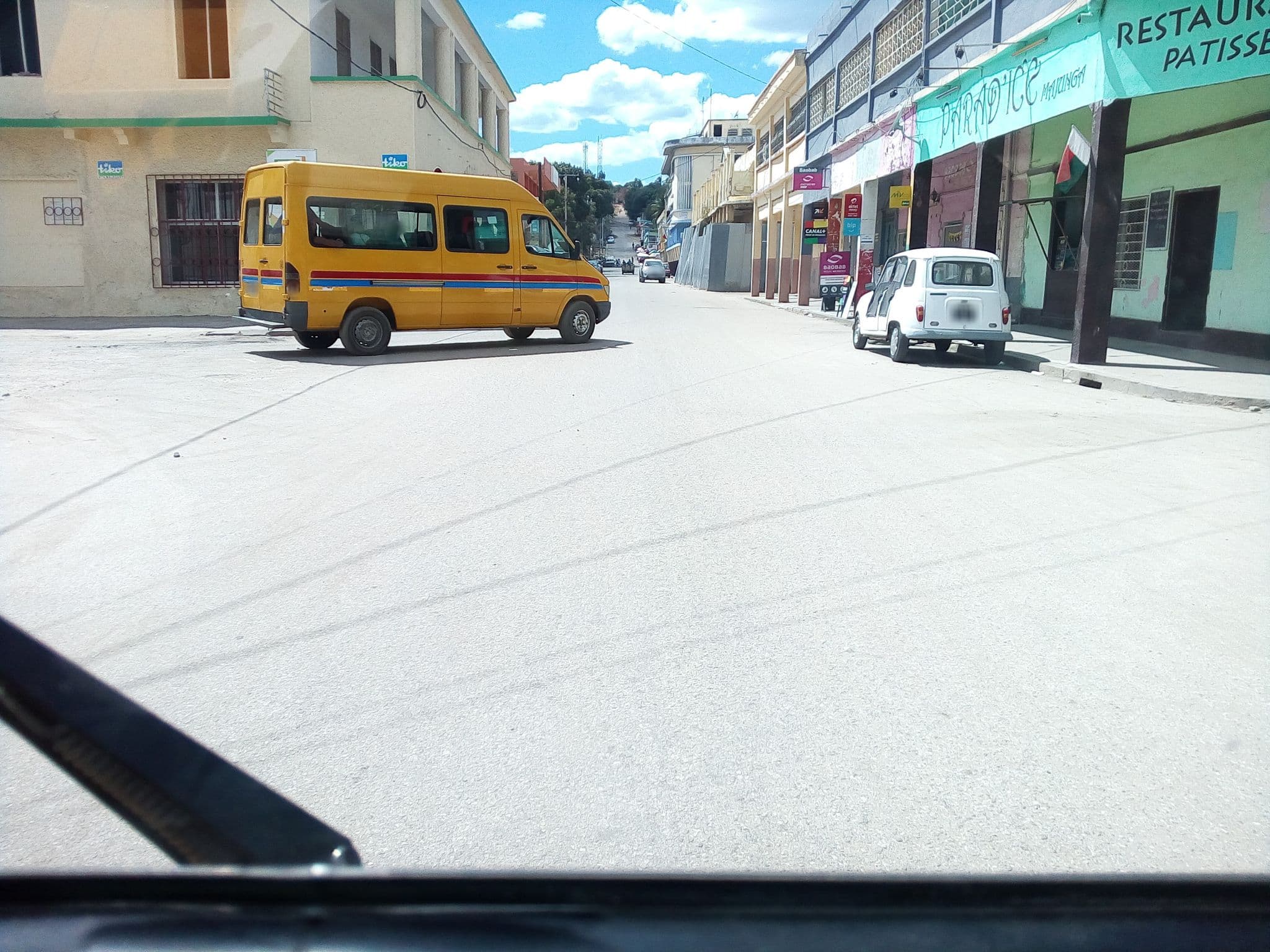 Street view near Hôtel Akbar, Mahajanga — © eric_s (CC BY-SA · Mapillary)