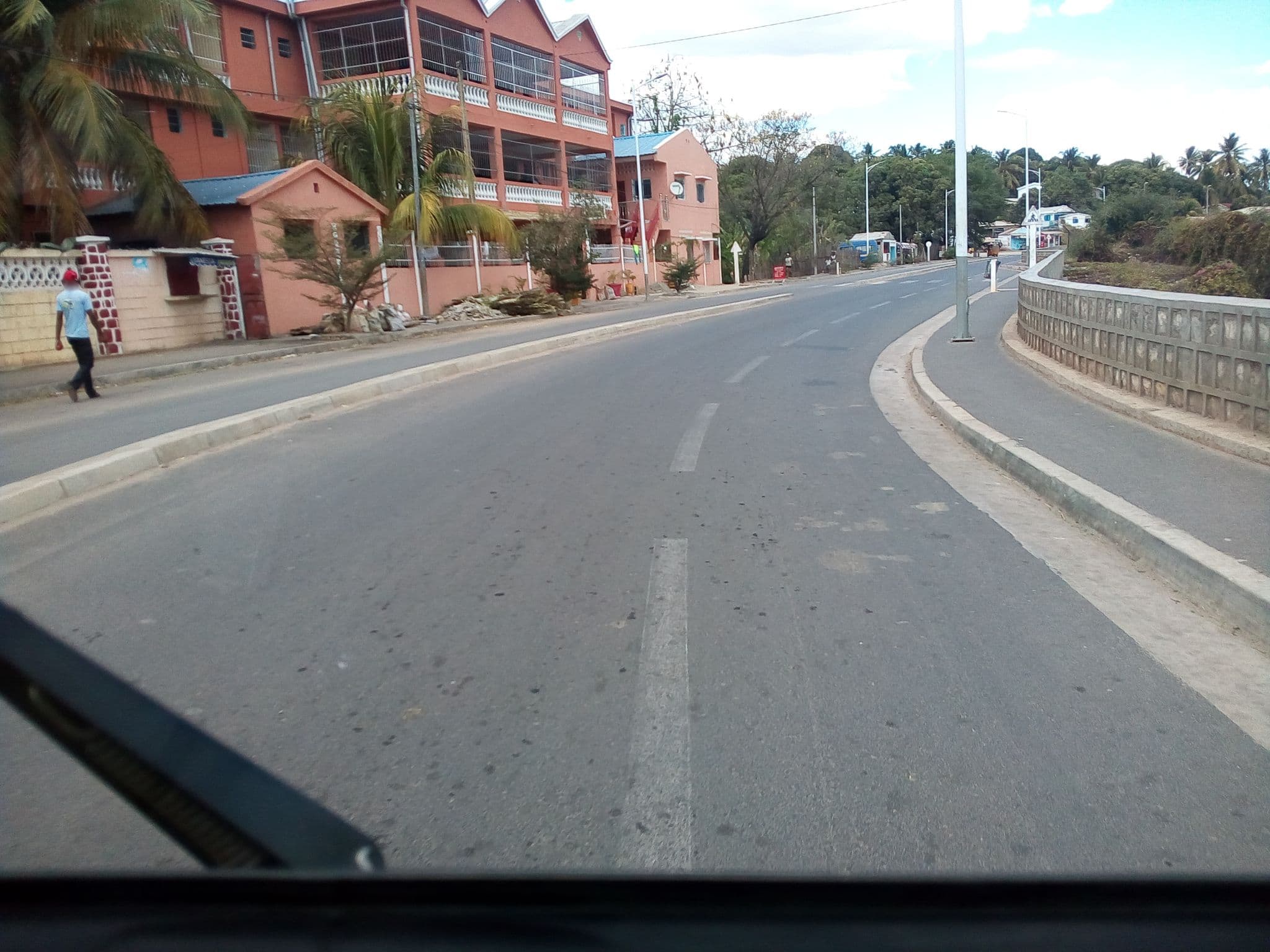 Street view near Anjara Hotel, Mahajanga — © eric_s (CC BY-SA · Mapillary)