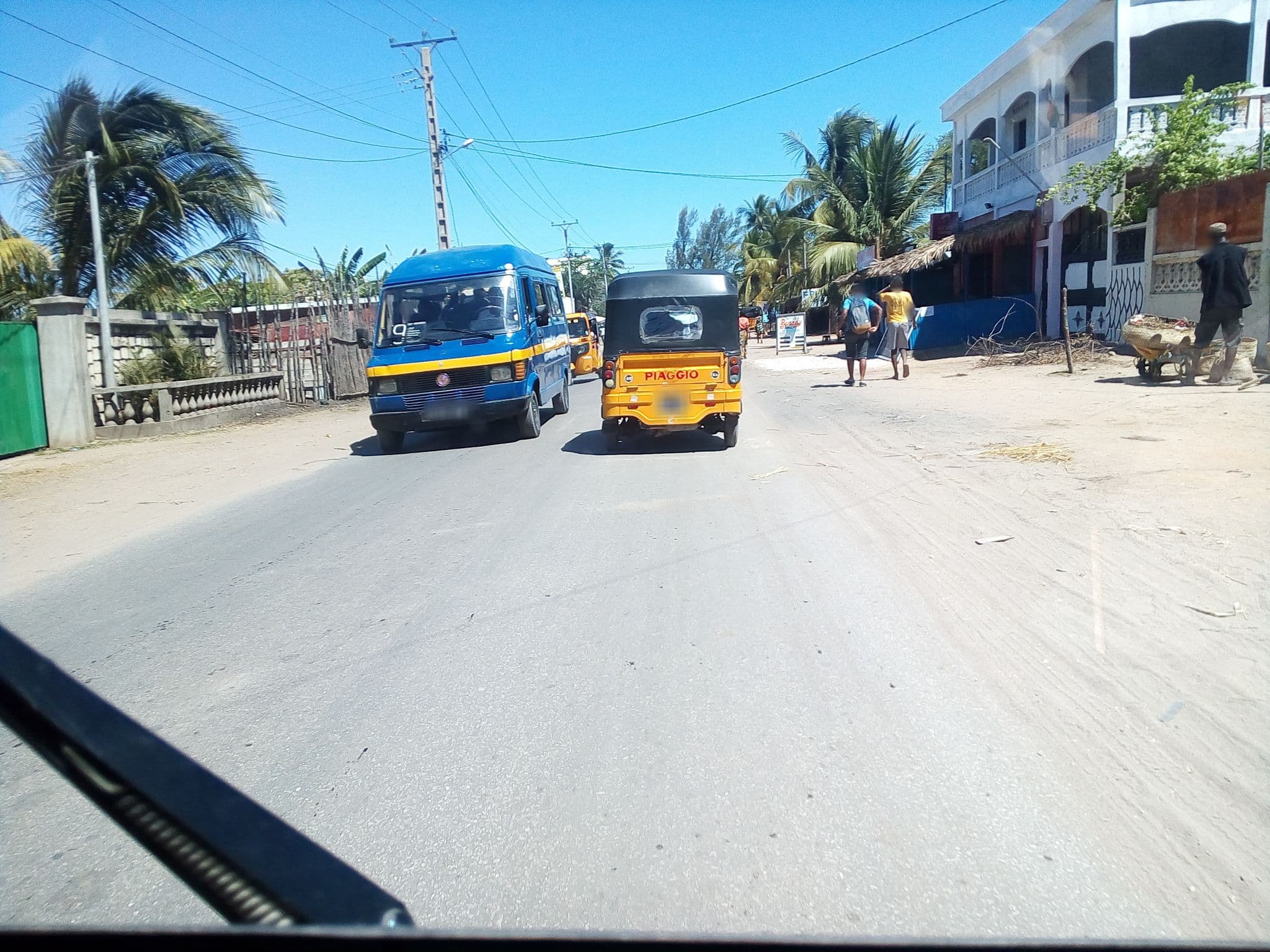 Street view near Hotel-Resto La Palme, Mahajanga — © eric_s (CC BY-SA · Mapillary)