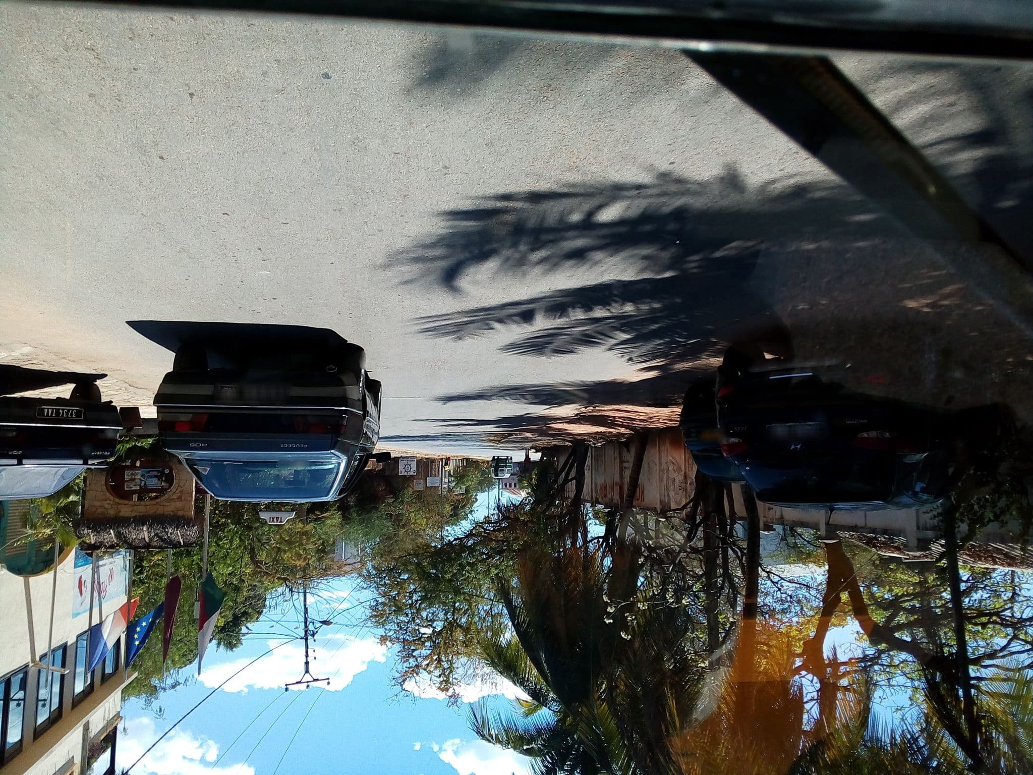 Street view near Les Roches Rouges, Mahajanga — © eric_s (CC BY-SA · Mapillary)