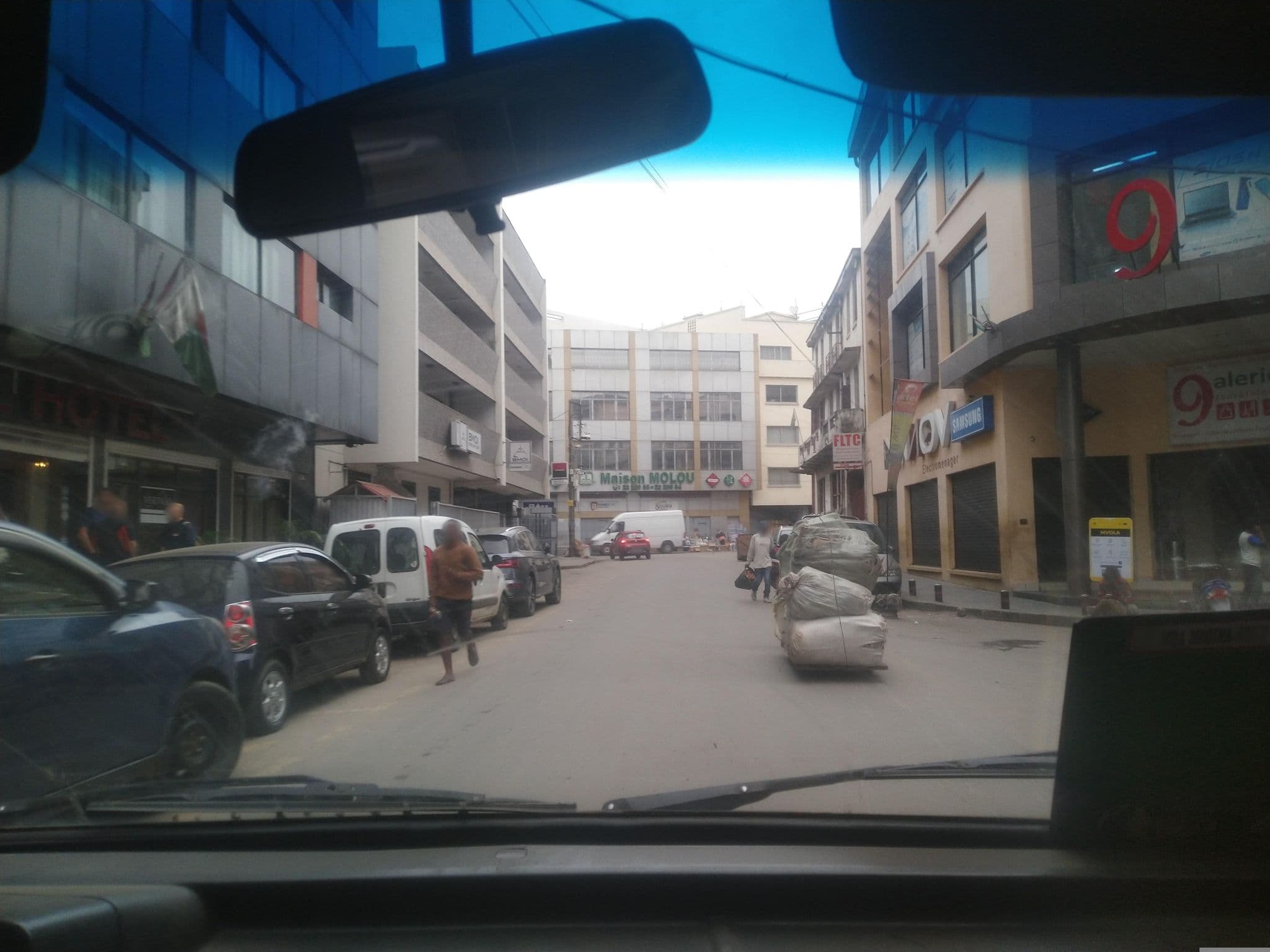 Street view near Central Hôtel, Antananarivo