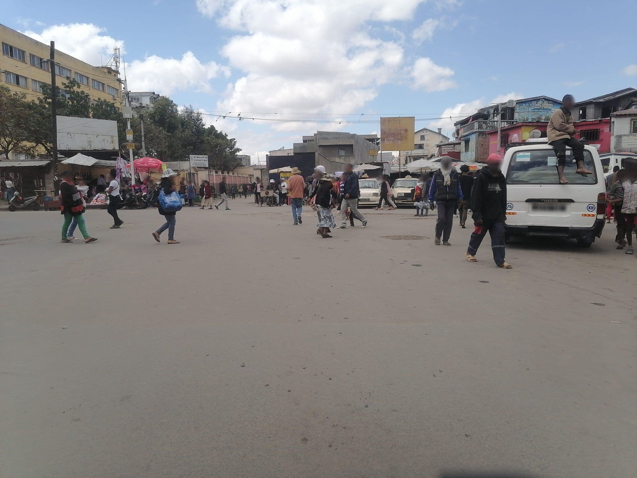 Street view near M. Hotel, Antananarivo