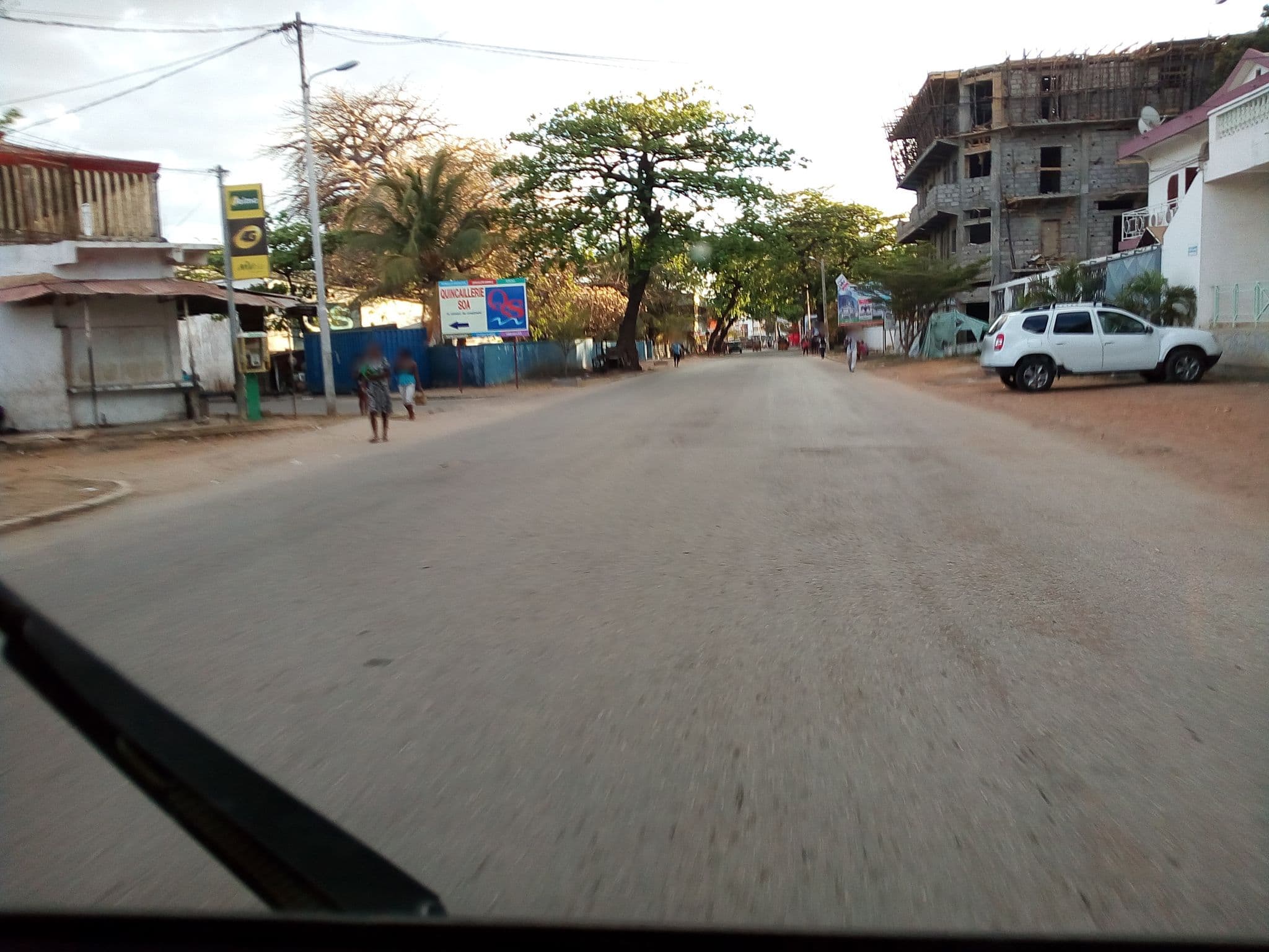 Street view near Hôtel Cristal, Mahajanga — © eric_s (CC BY-SA · Mapillary)