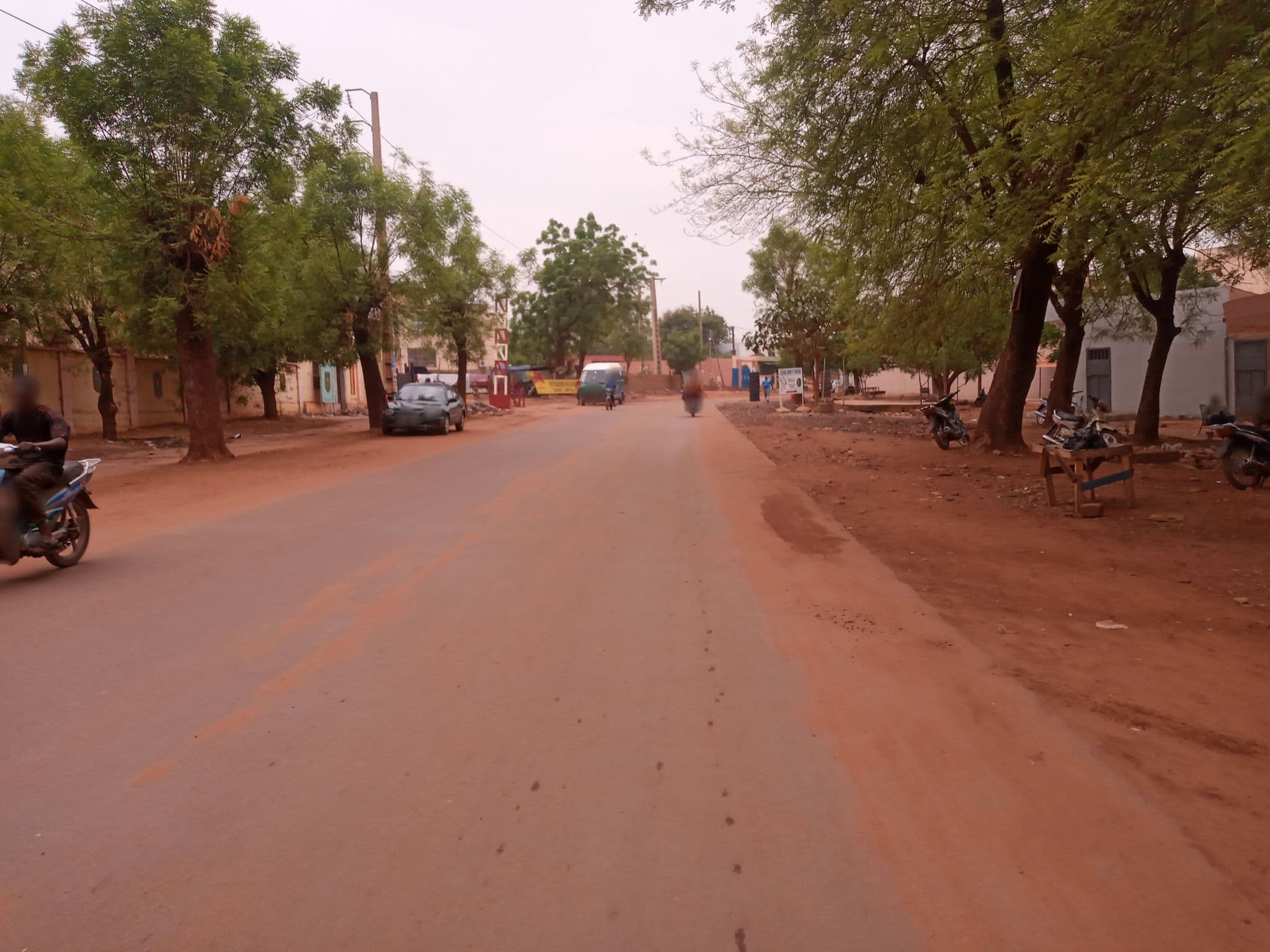 Street view near Mess Des Officiers De Badalabougou, Bamako — © lassine77 (CC BY-SA · Mapillary)