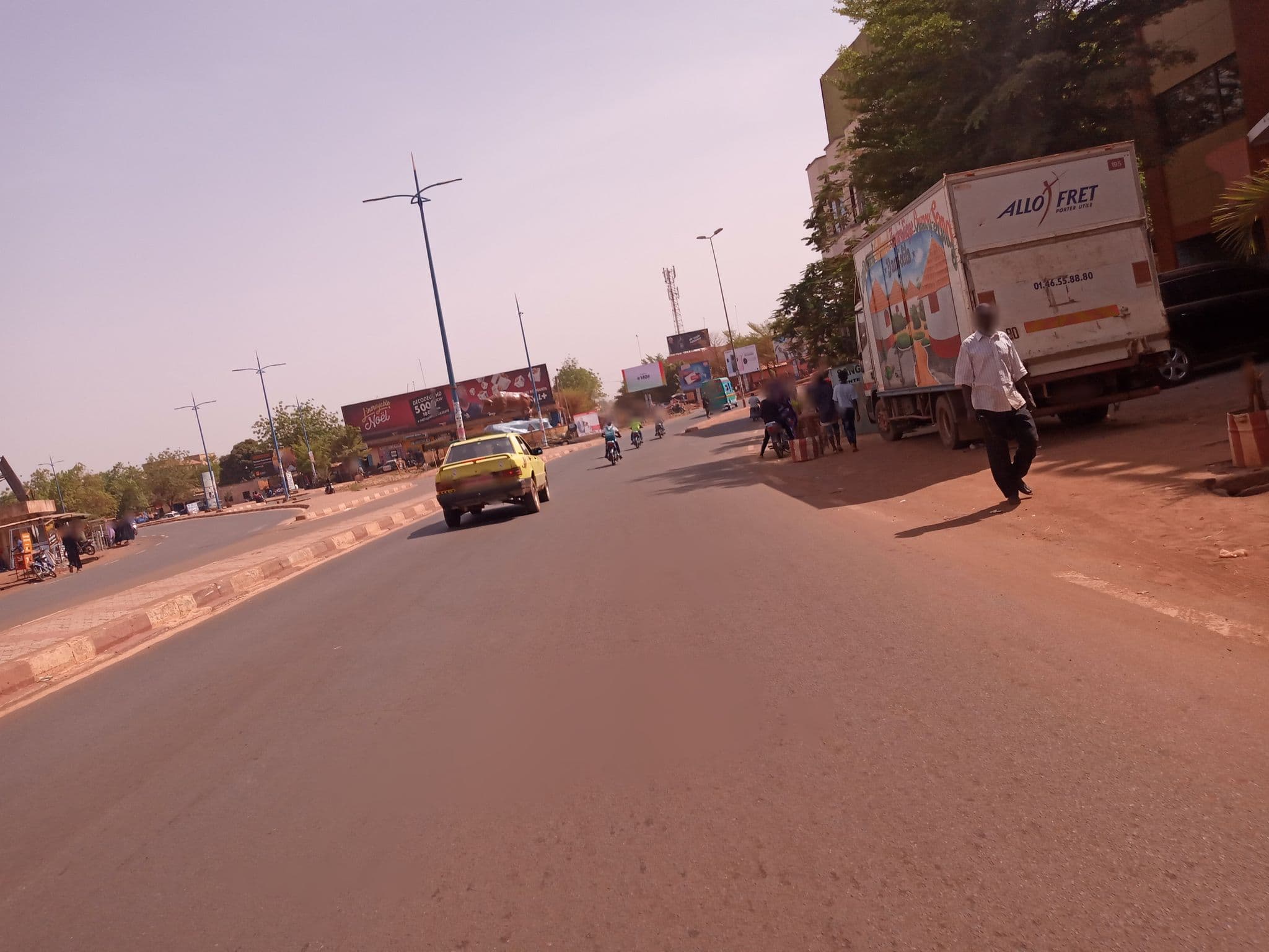 Street view near Résidence Wassoulou, Bamako