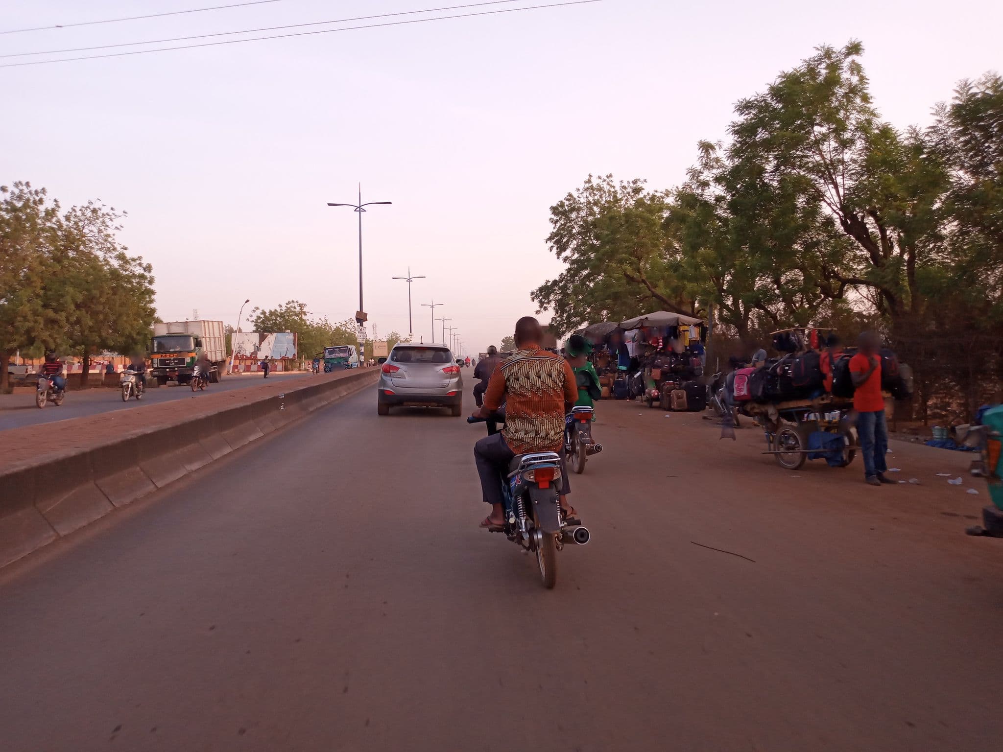 Street view near Hôtel Faso, Sirakoro Méguétana — © lassine77 (CC BY-SA · Mapillary)