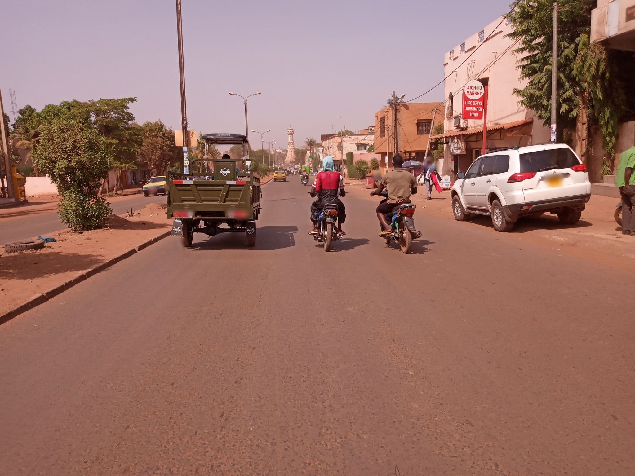Street view near Résidence Beti, Sirakoro Méguétana — © lassine77 (CC BY-SA · Mapillary)