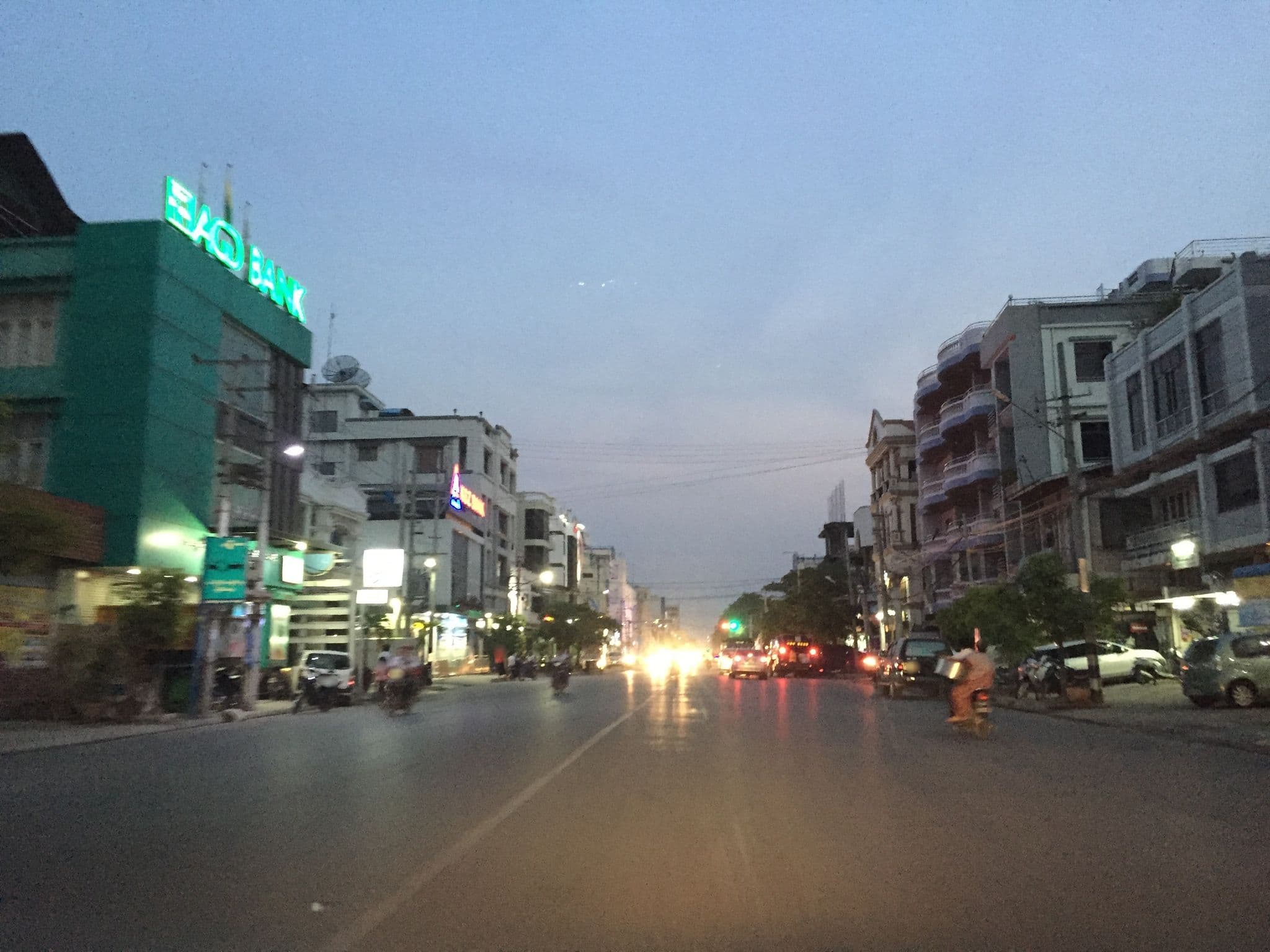 Street view near Tain Phyu Hotel, Mandalay