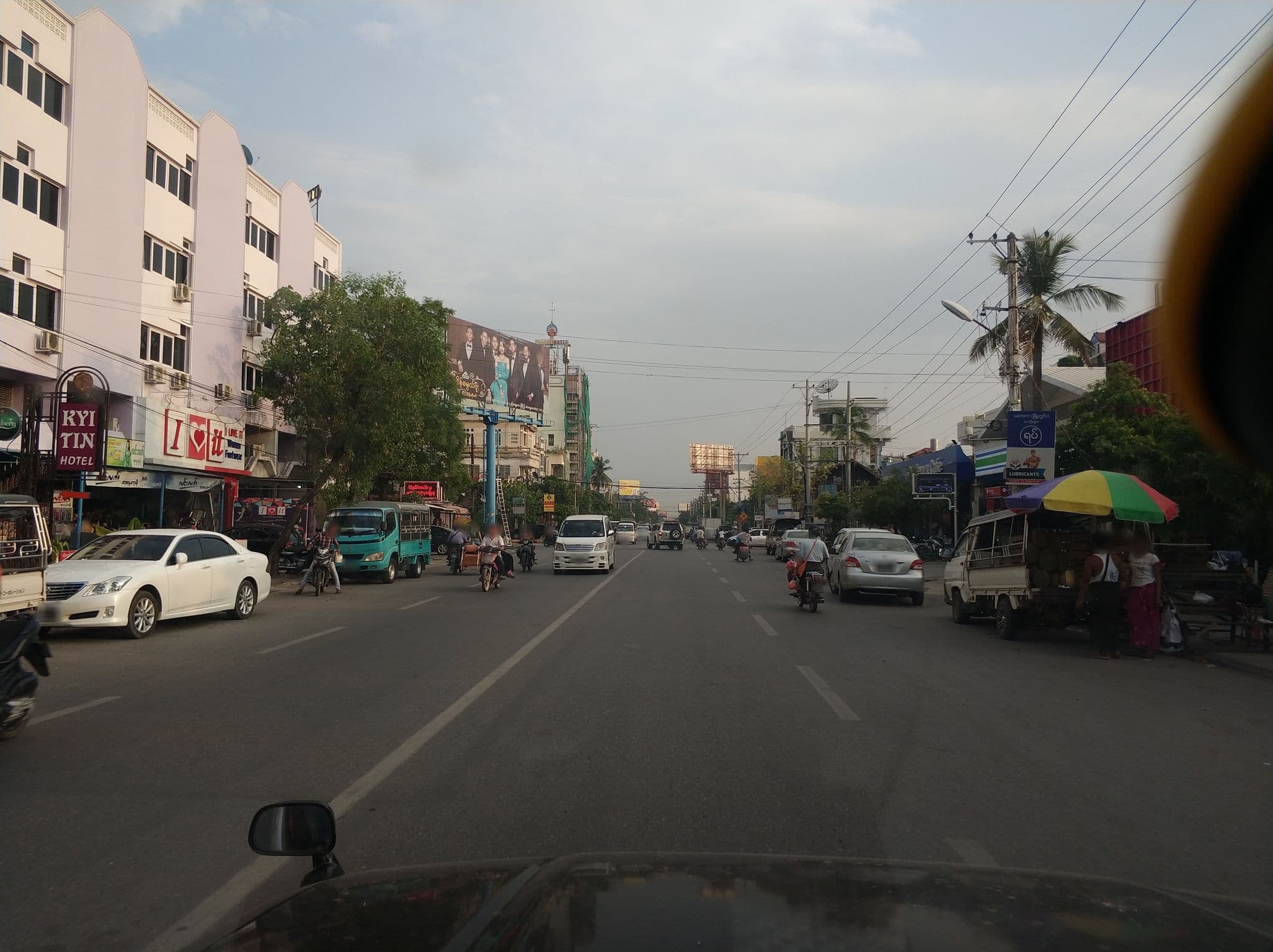 Street view near Kyi Tin Hotel, Mandalay