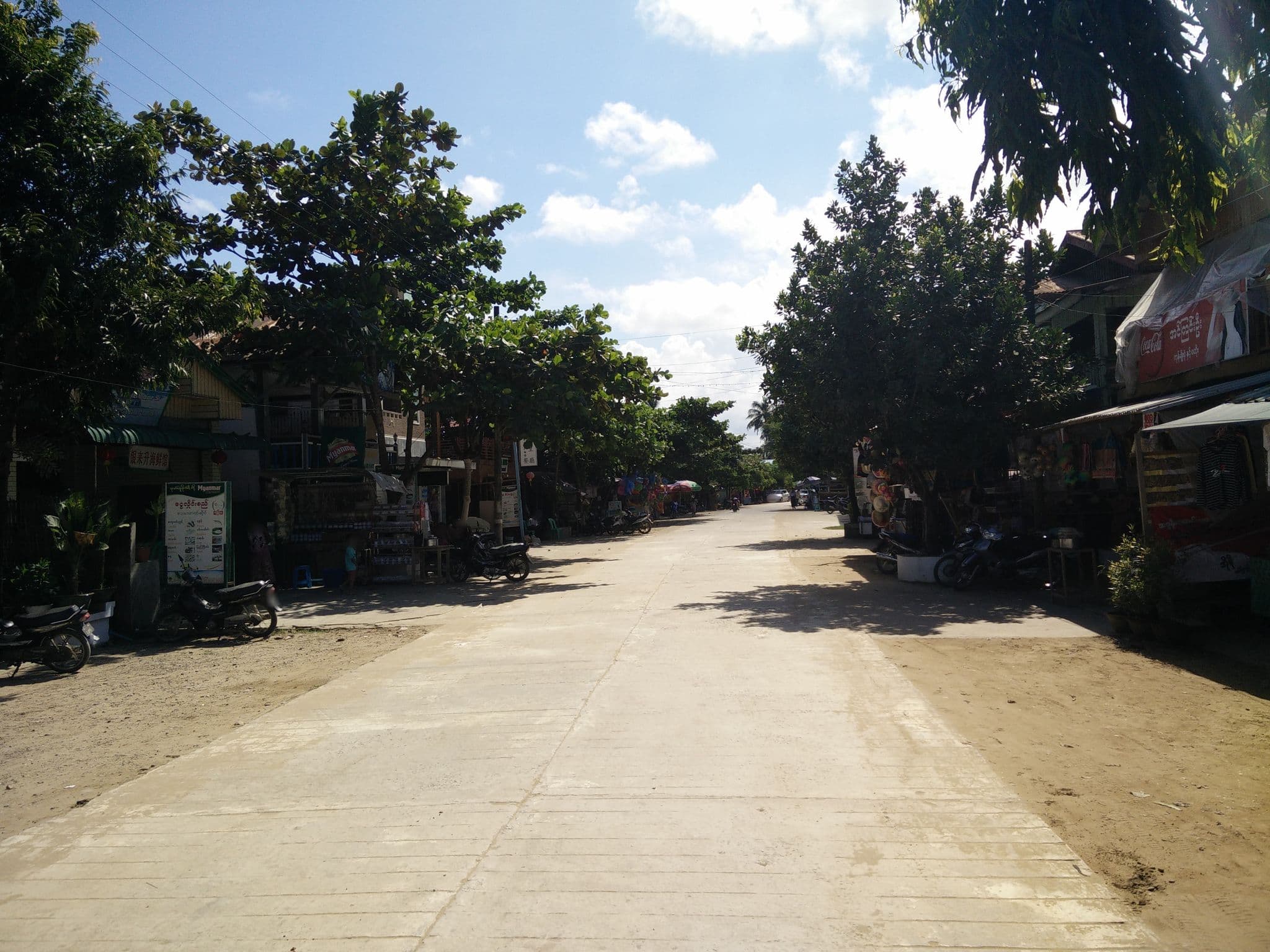 Street view near Ayeyarwaddy Guest House, Pathein — © kokoye2007 (CC BY-SA · Mapillary)