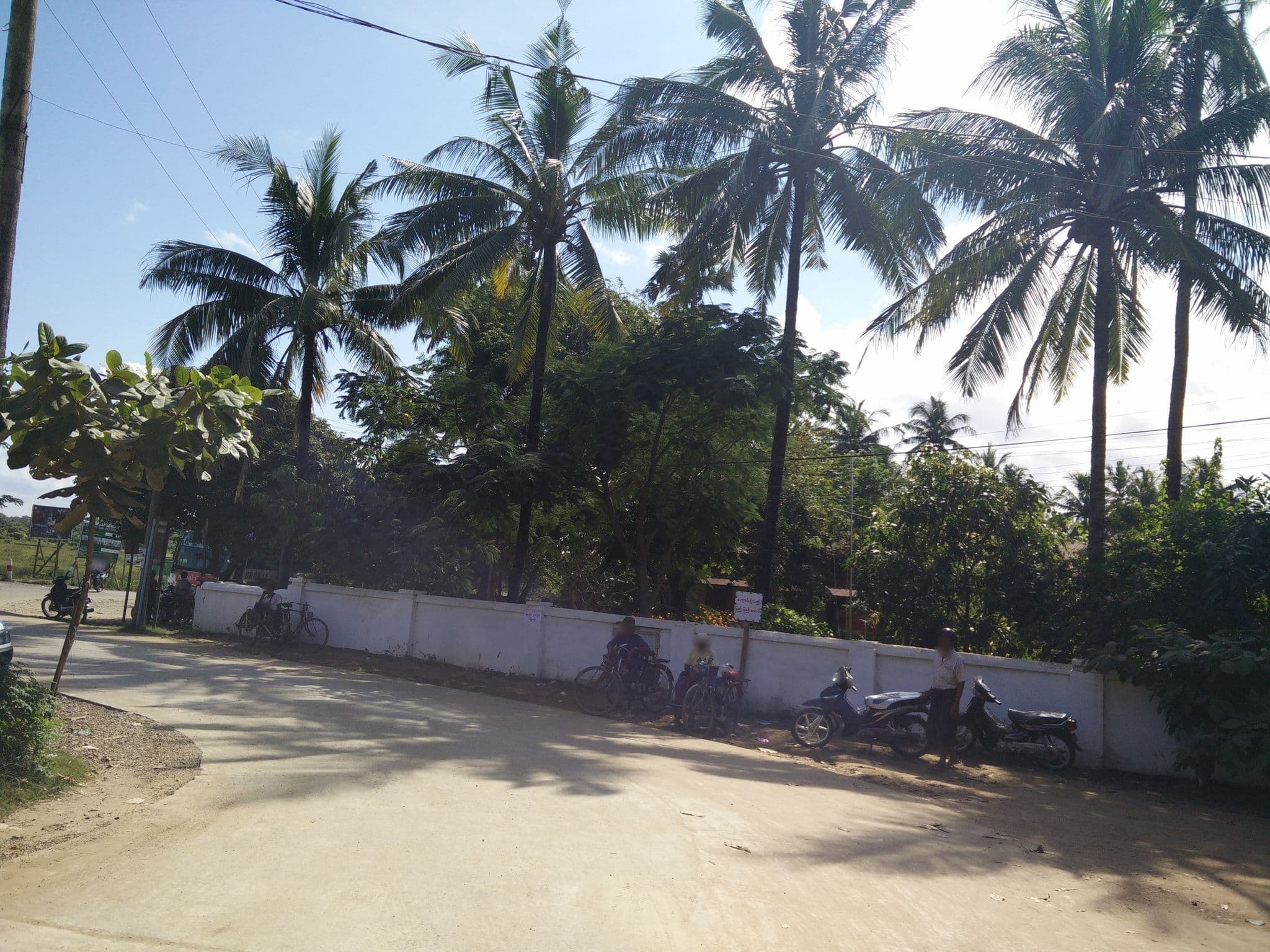 Street view near Min Chan Myae II Guest House, Pathein — © kokoye2007 (CC BY-SA · Mapillary)