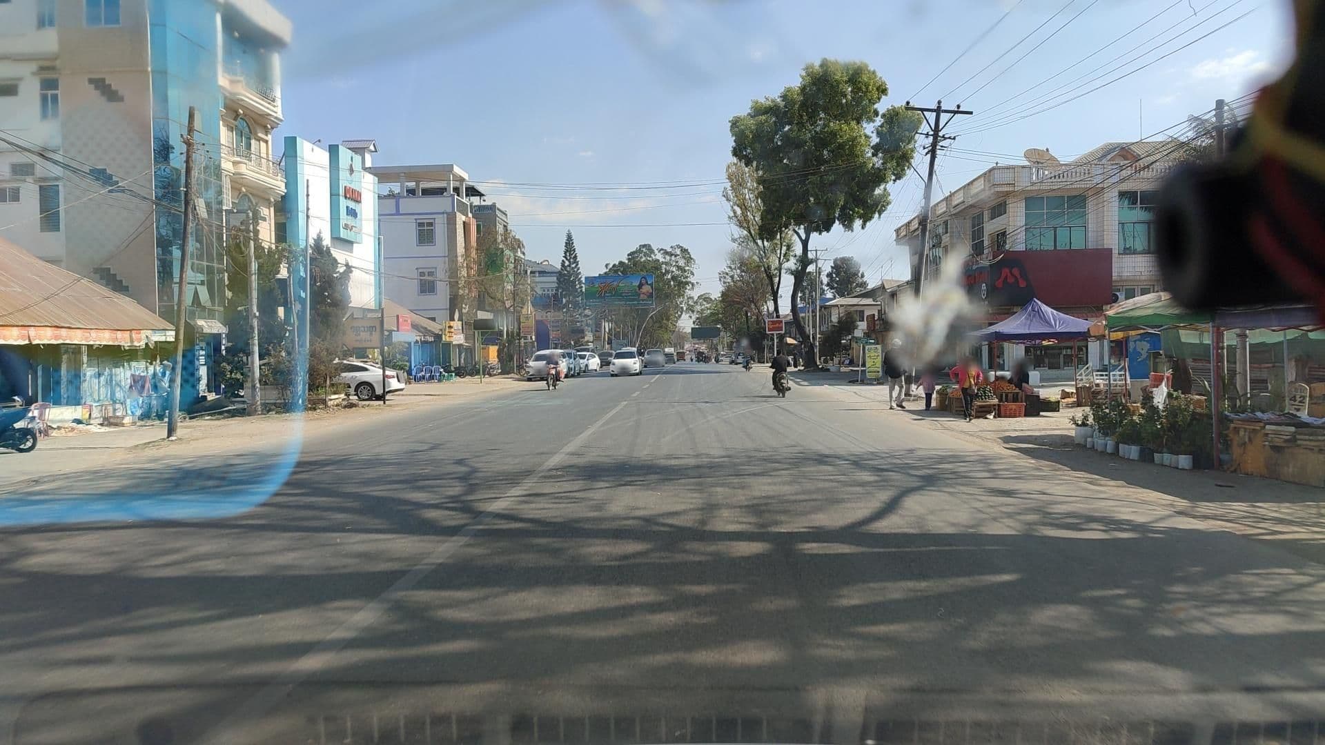Street view near Shwe Thitsar Guest House, Pyin Oo Lwin — © roadroid (CC BY-SA · Mapillary)