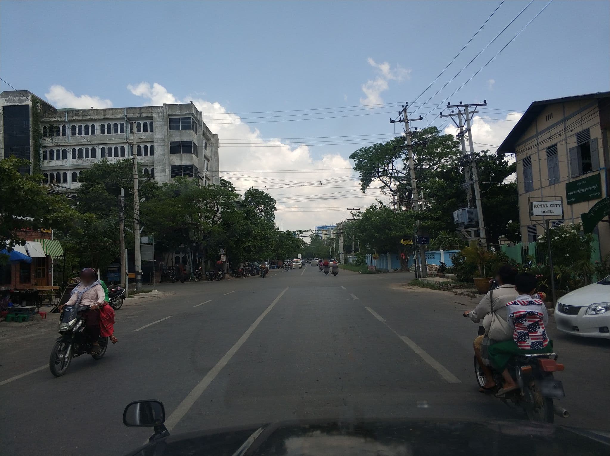 Street view near Royal City Hotel, Mandalay