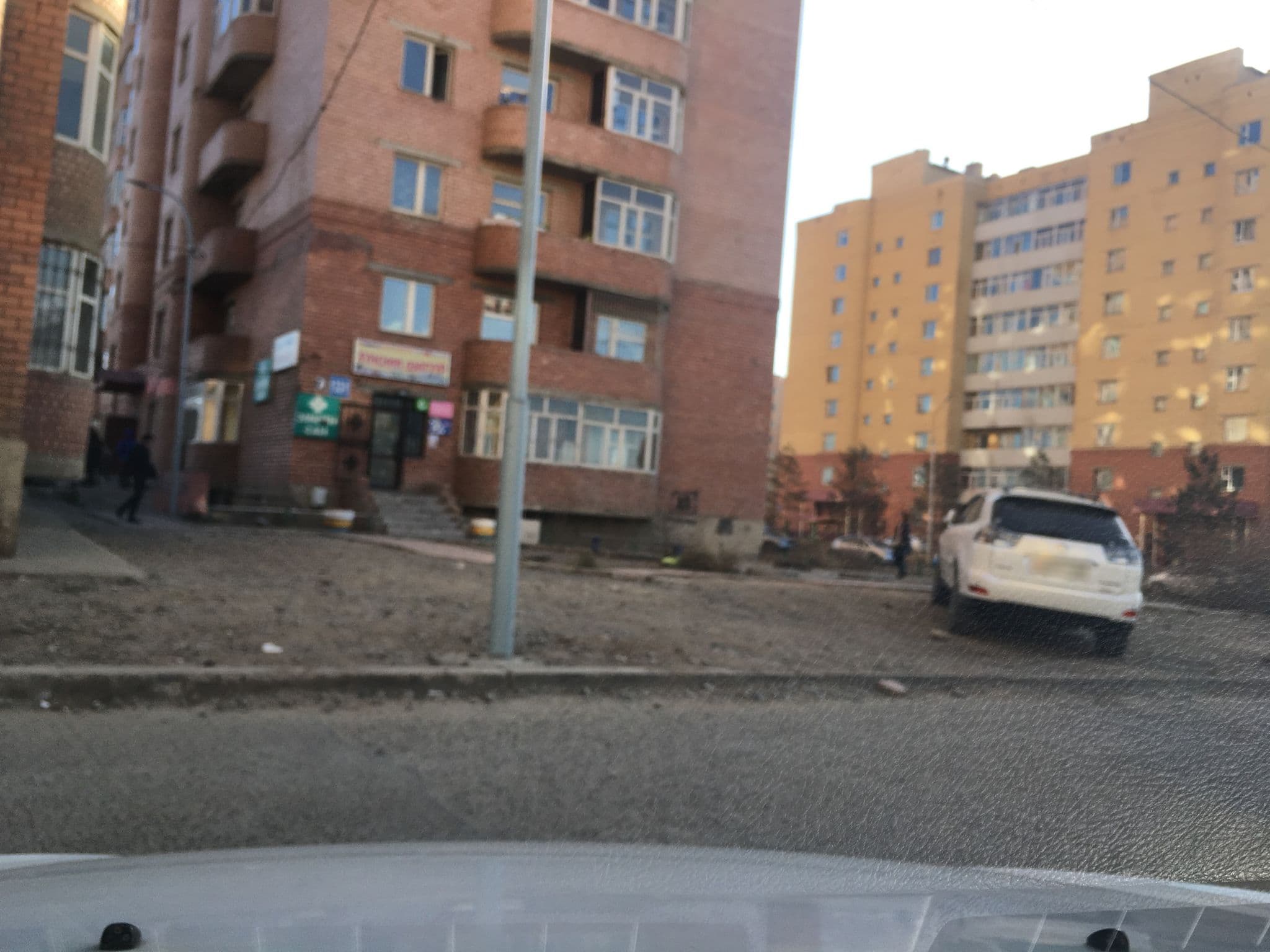 Street view near Moskva Horoolol, Ulan Bator — © munkhbold (CC BY-SA · Mapillary)